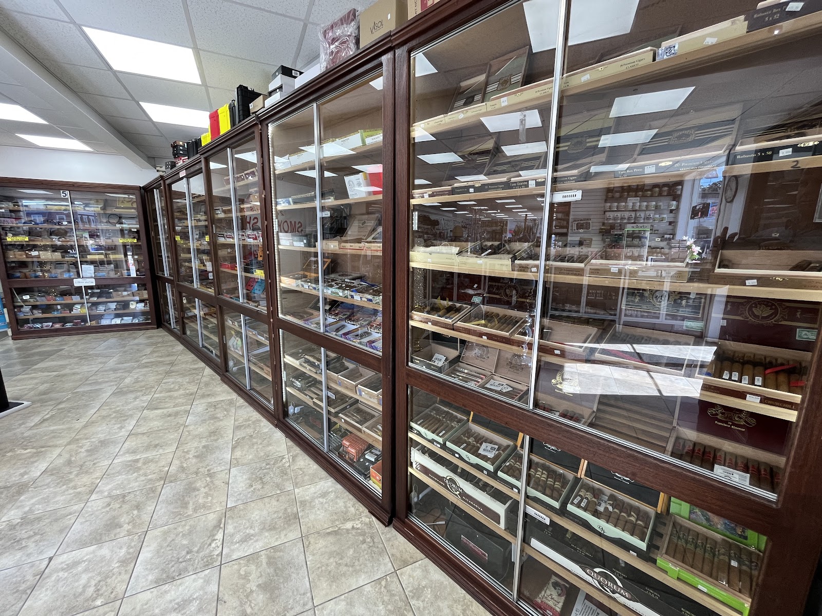 21 Plus Smoke Shop photo 2