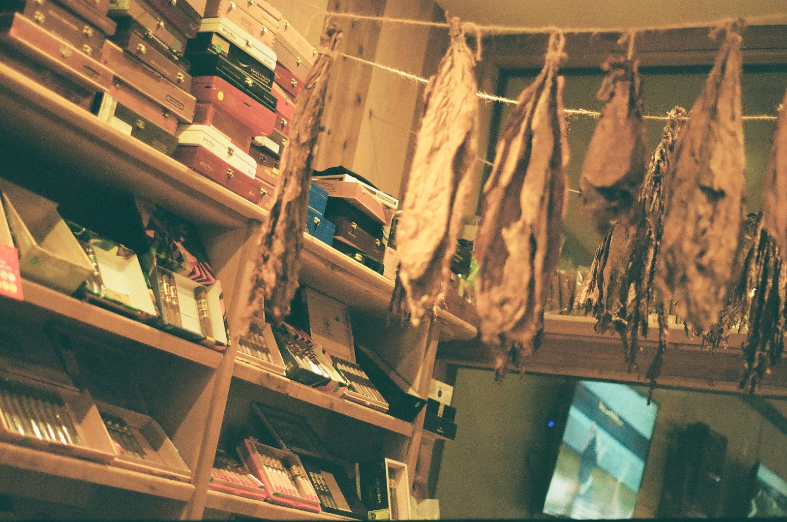 3 Islas Cigar Lounge photo 4