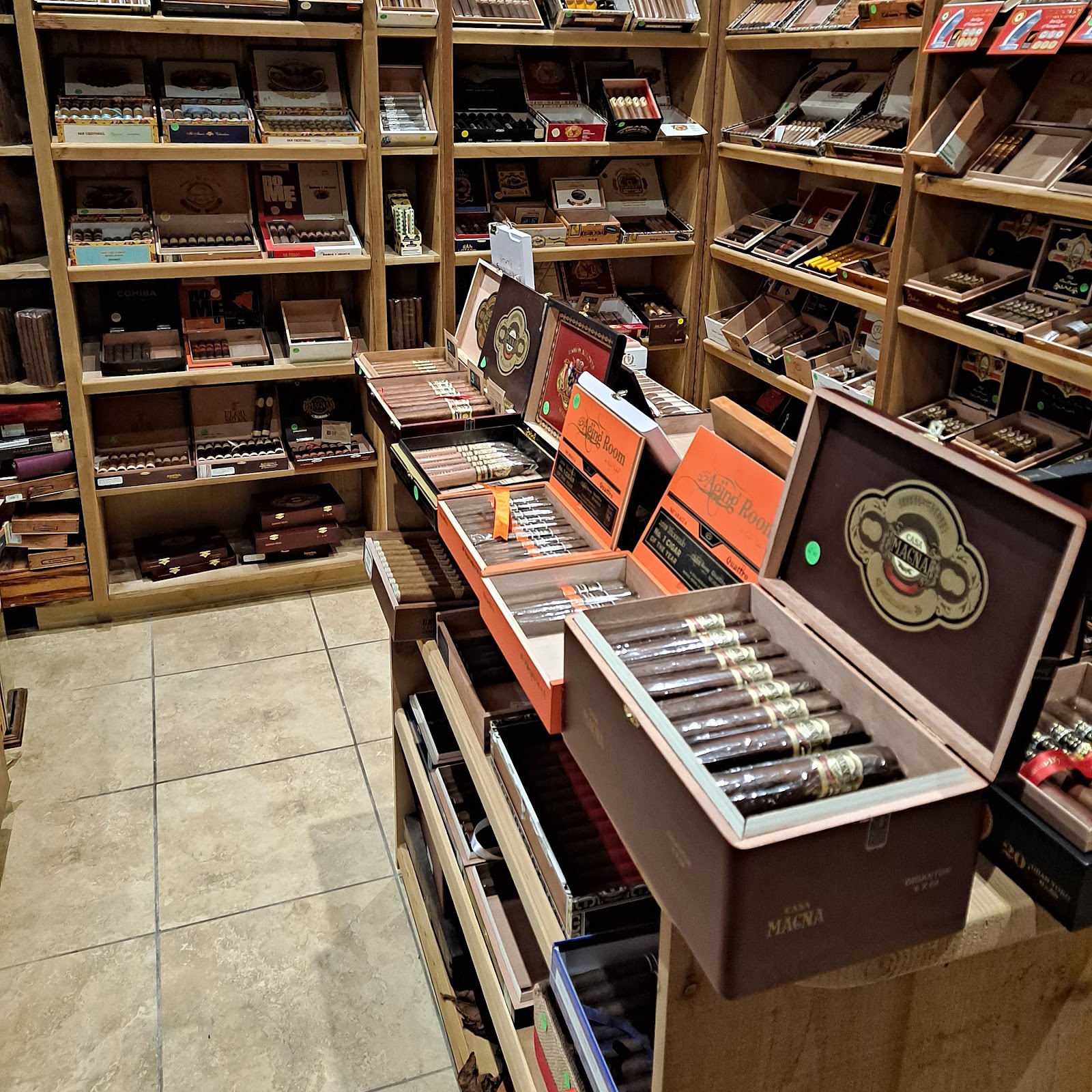 3 Islas Cigar Lounge photo 5