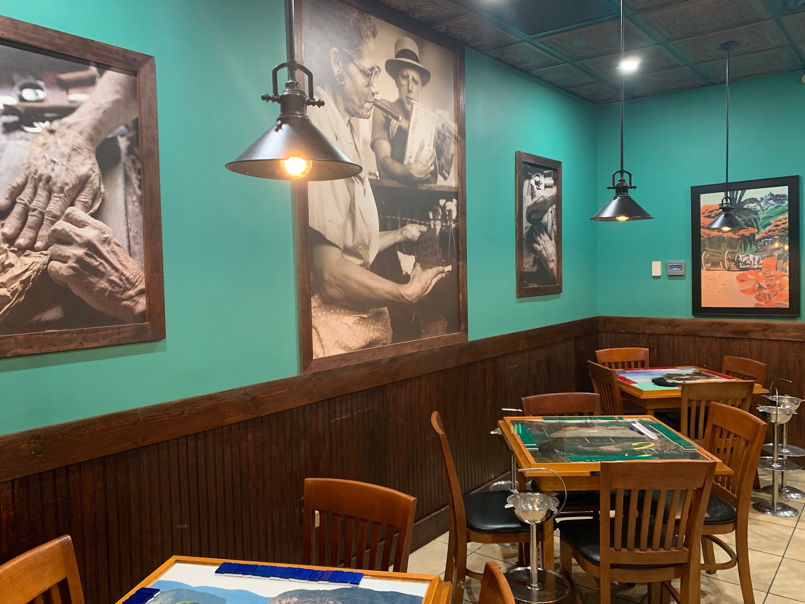 3 Islas Cigar Lounge photo 7