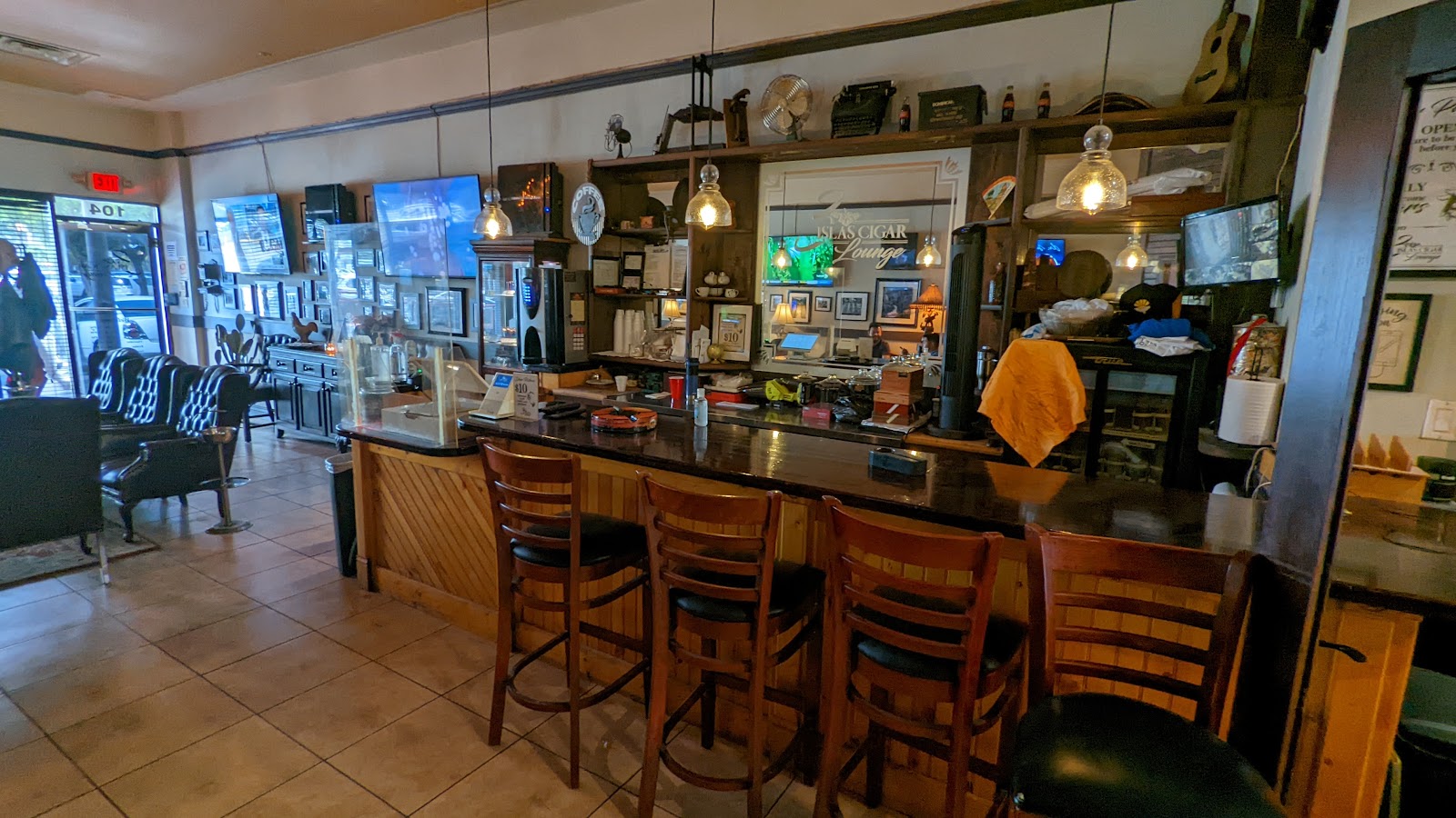 3 Islas Cigar Lounge photo 9