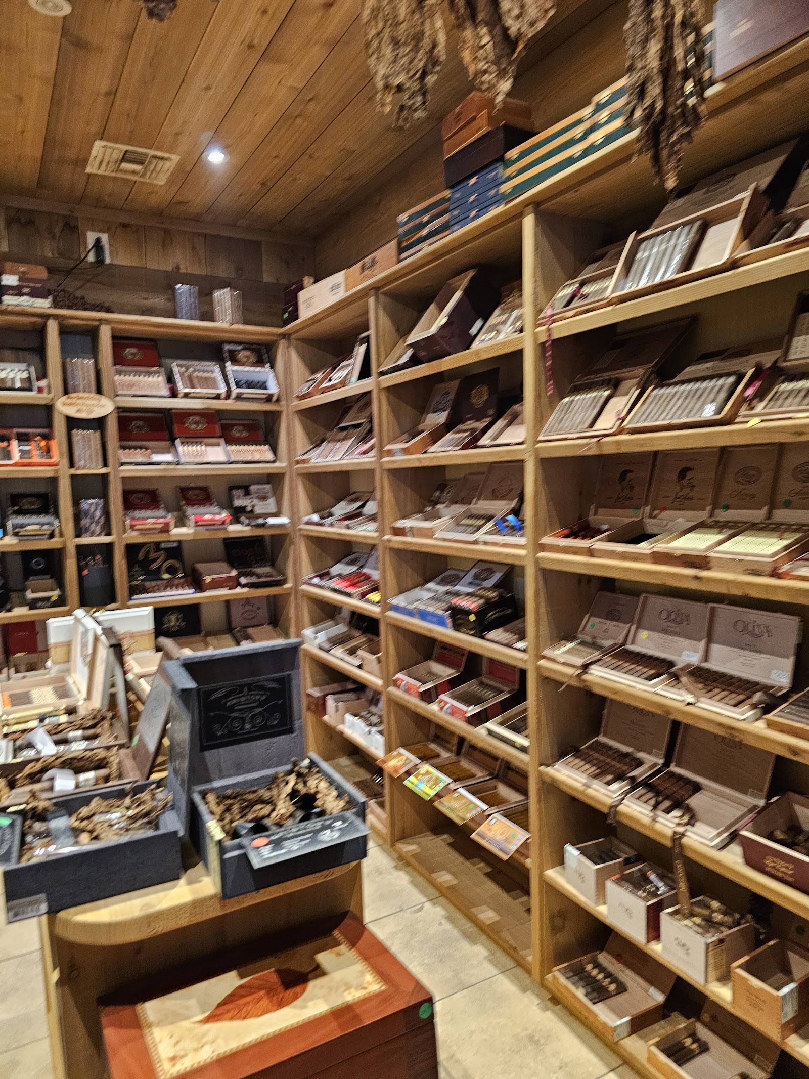 3 Islas Cigar Lounge photo 10
