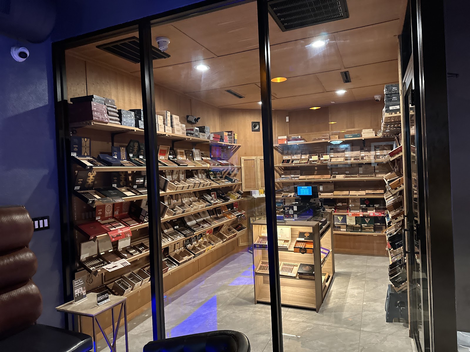 A1 Cigar Lounge photo 4