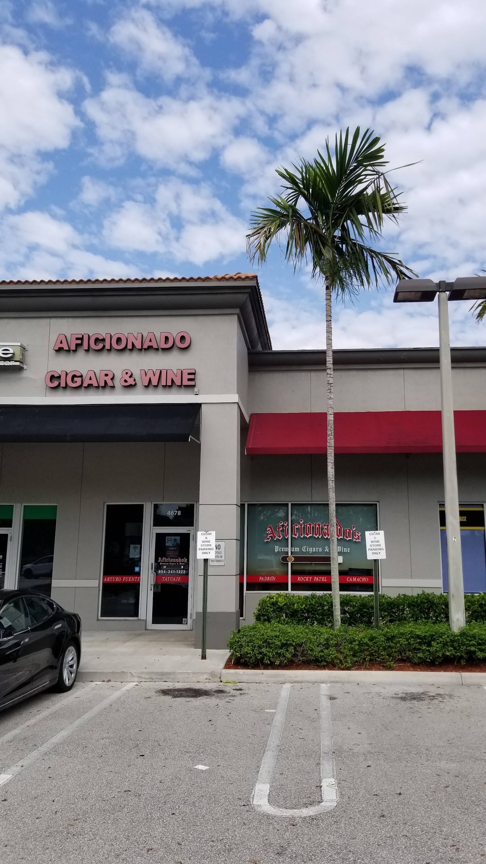 Aficionado Prem Cigars & Wine