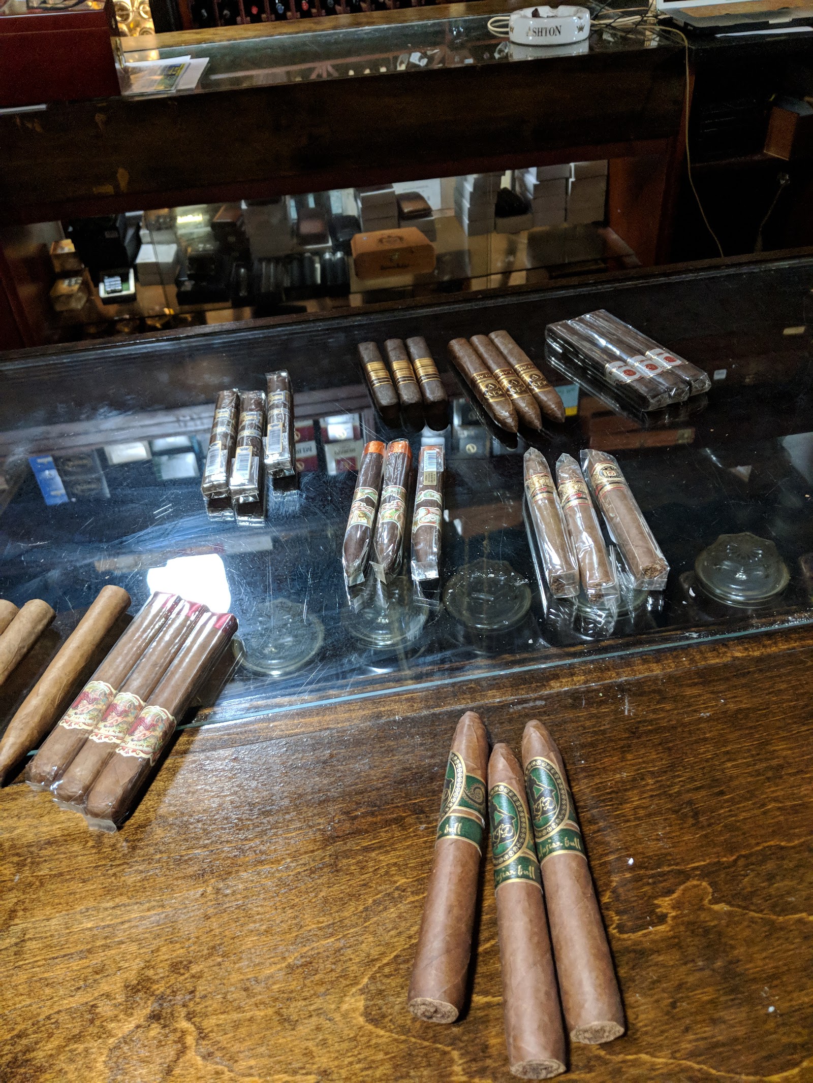 Aficionado Prem Cigars & Wine photo 5