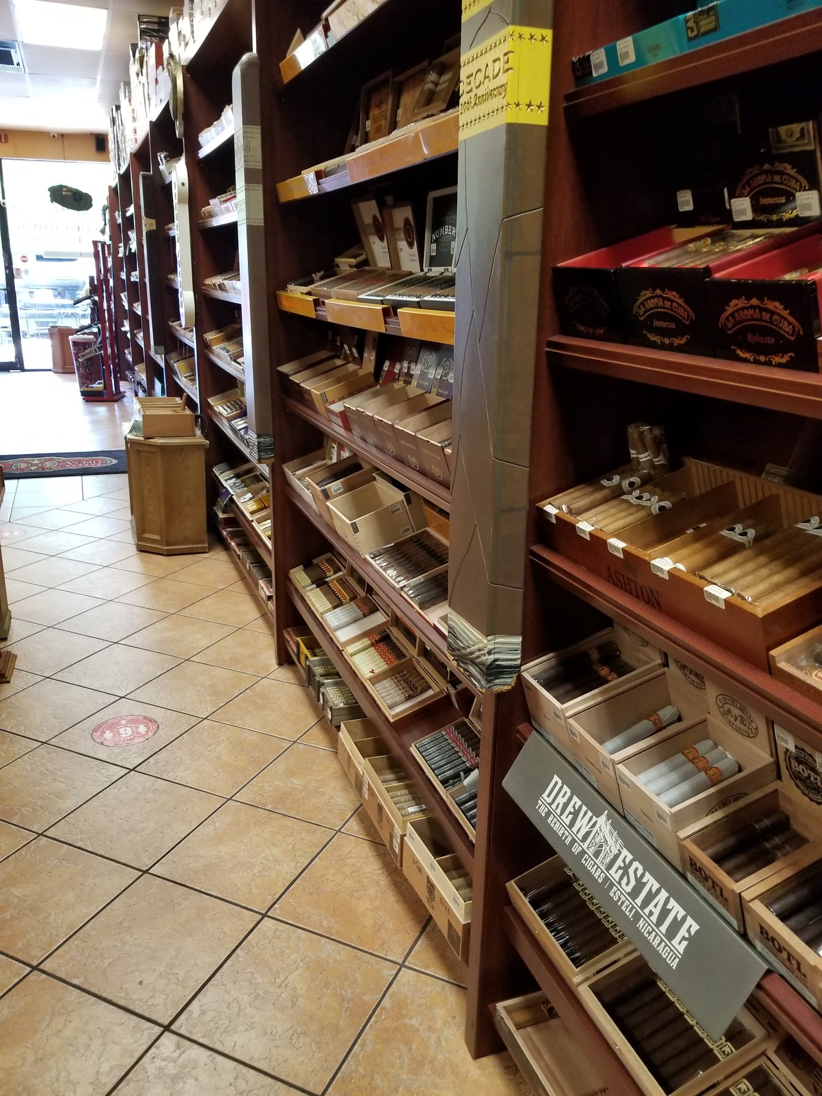 Aficionado's Premium Cigars photo 4