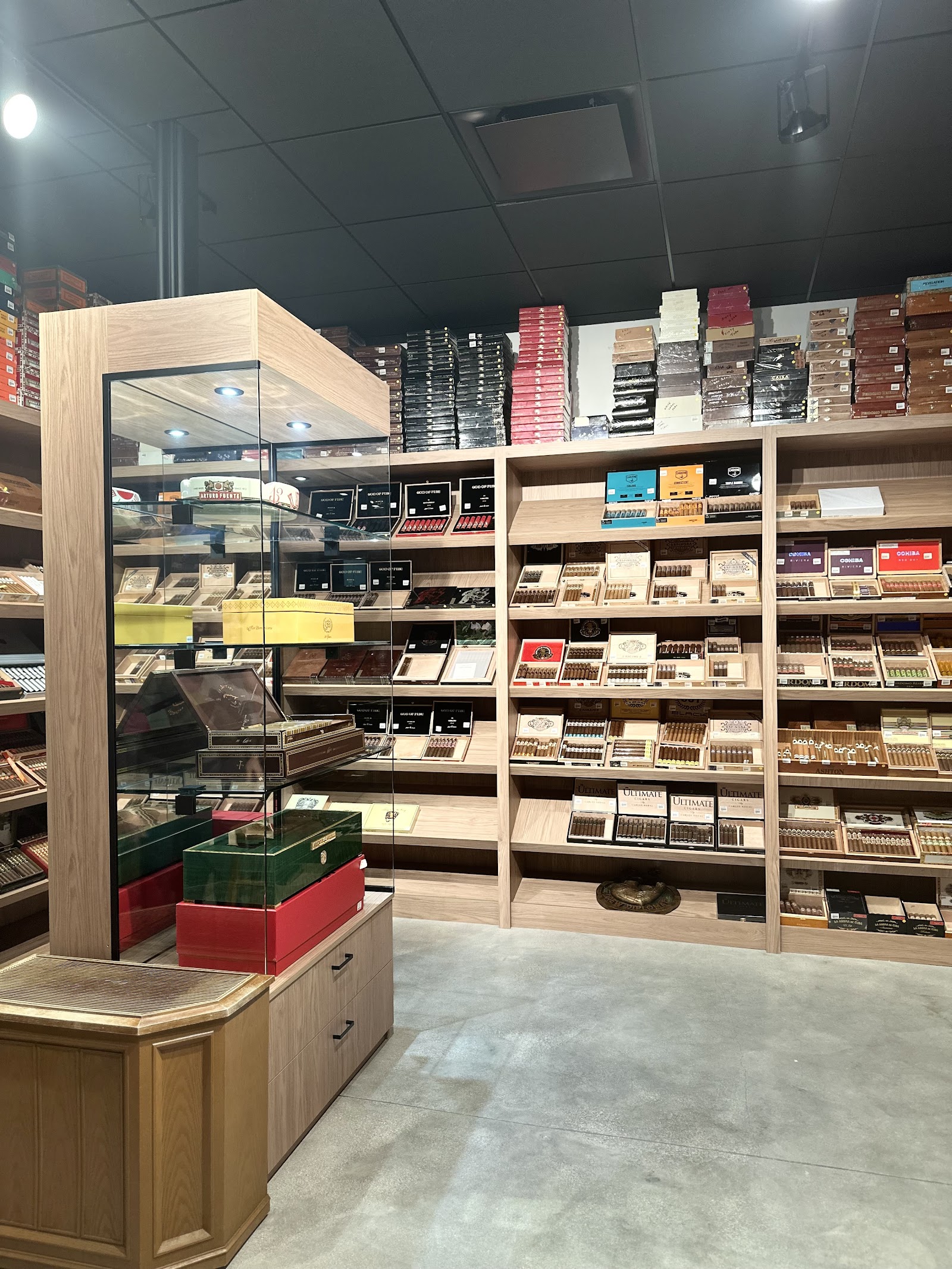 Aficionado's Premium Cigars photo 8