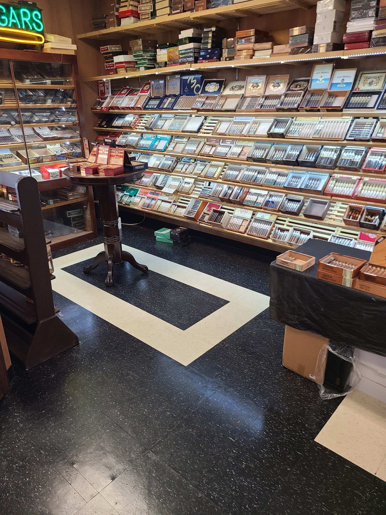Air Capital Cigar photo 6