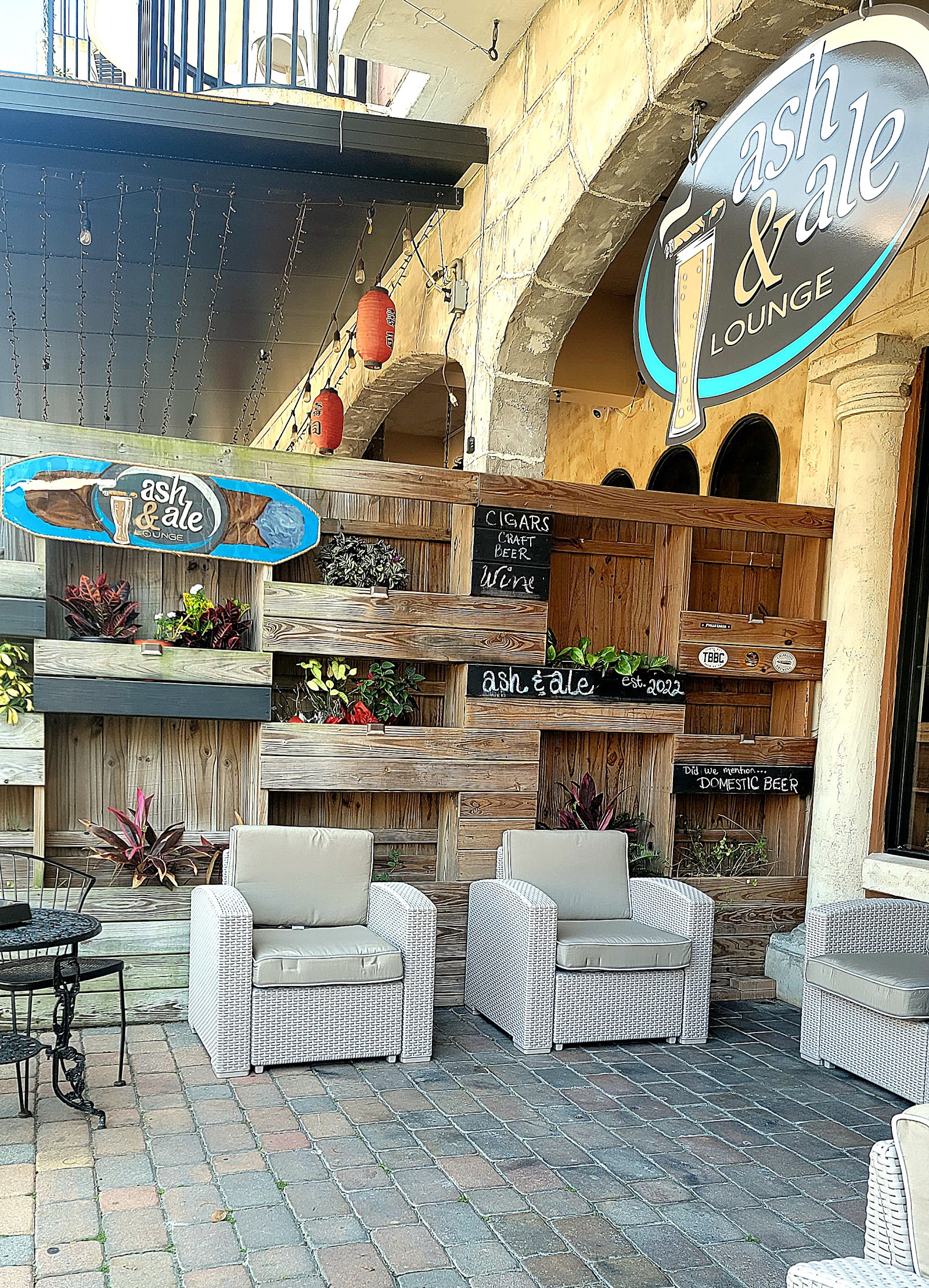 Ash & Ale Lounge, LLC