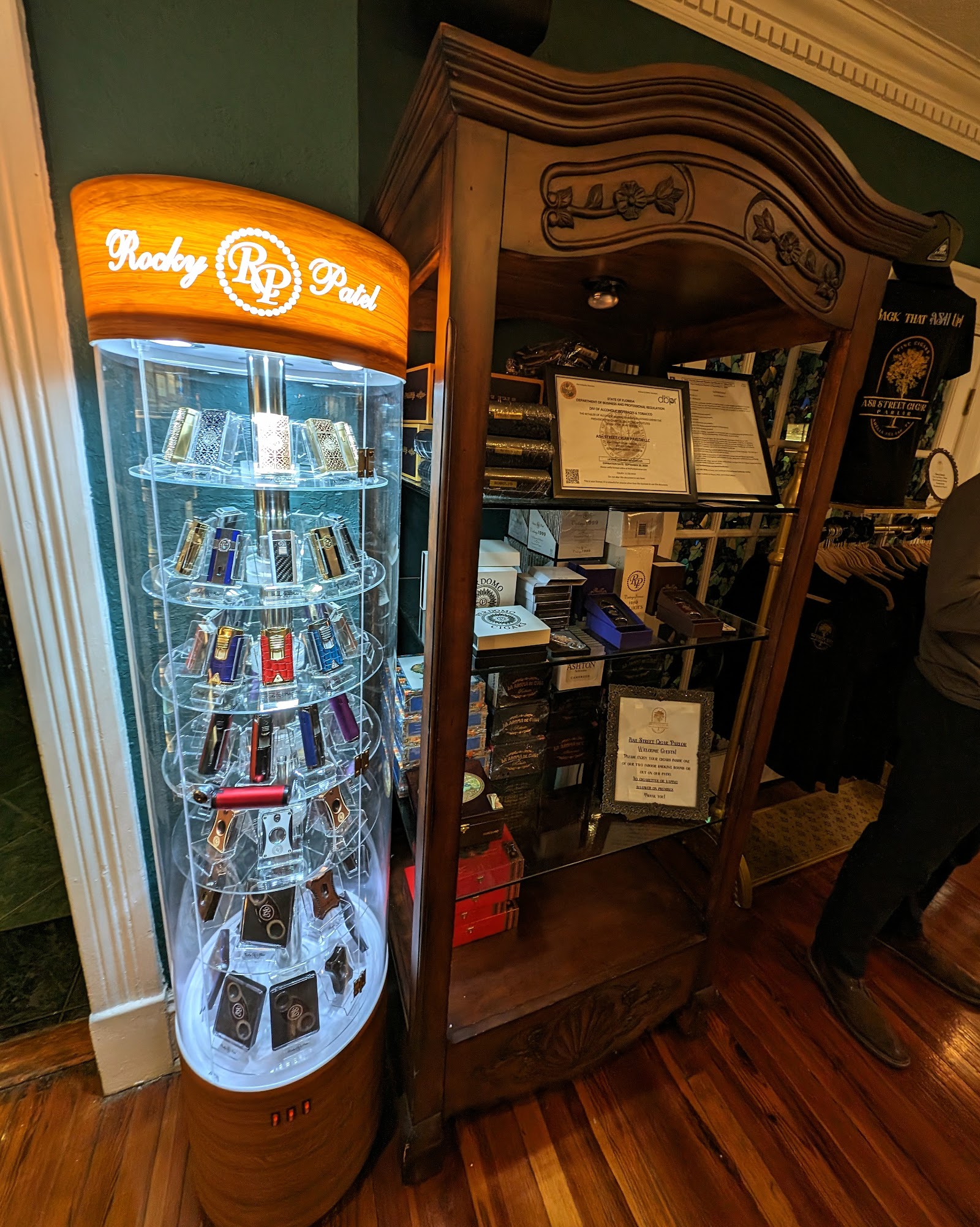 Ash Street Cigar Parlor LLC photo 8