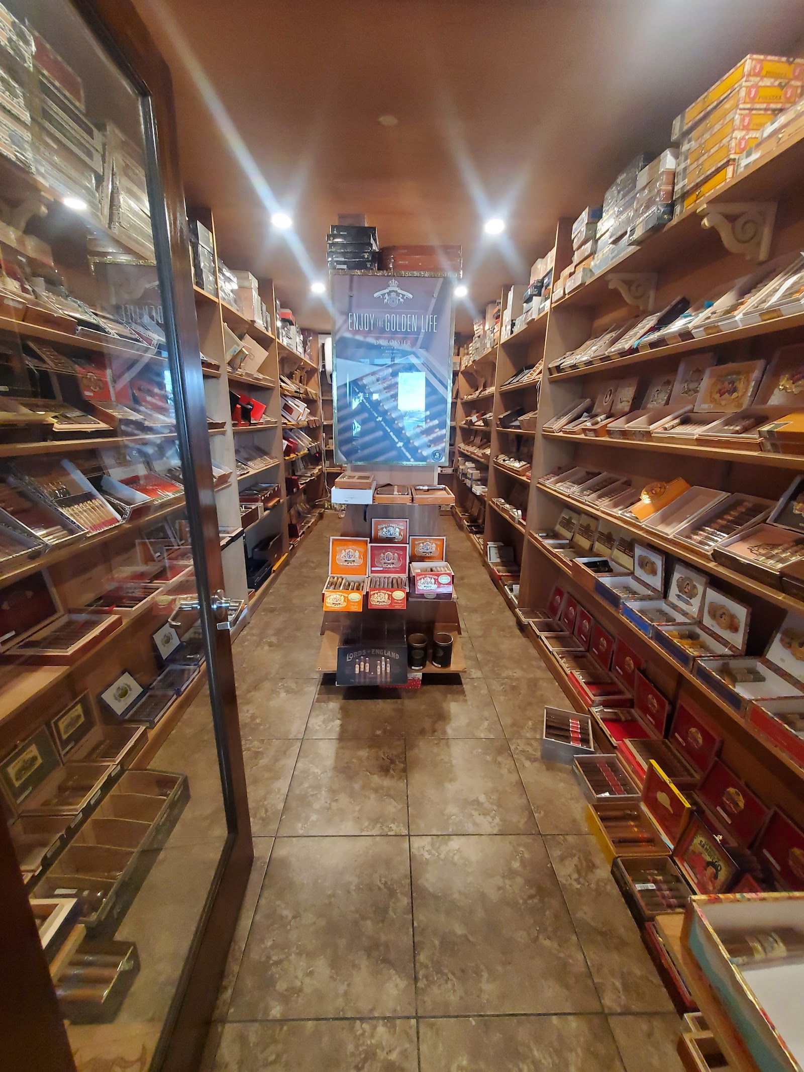 Ashes Cigar and Lounge photo 4