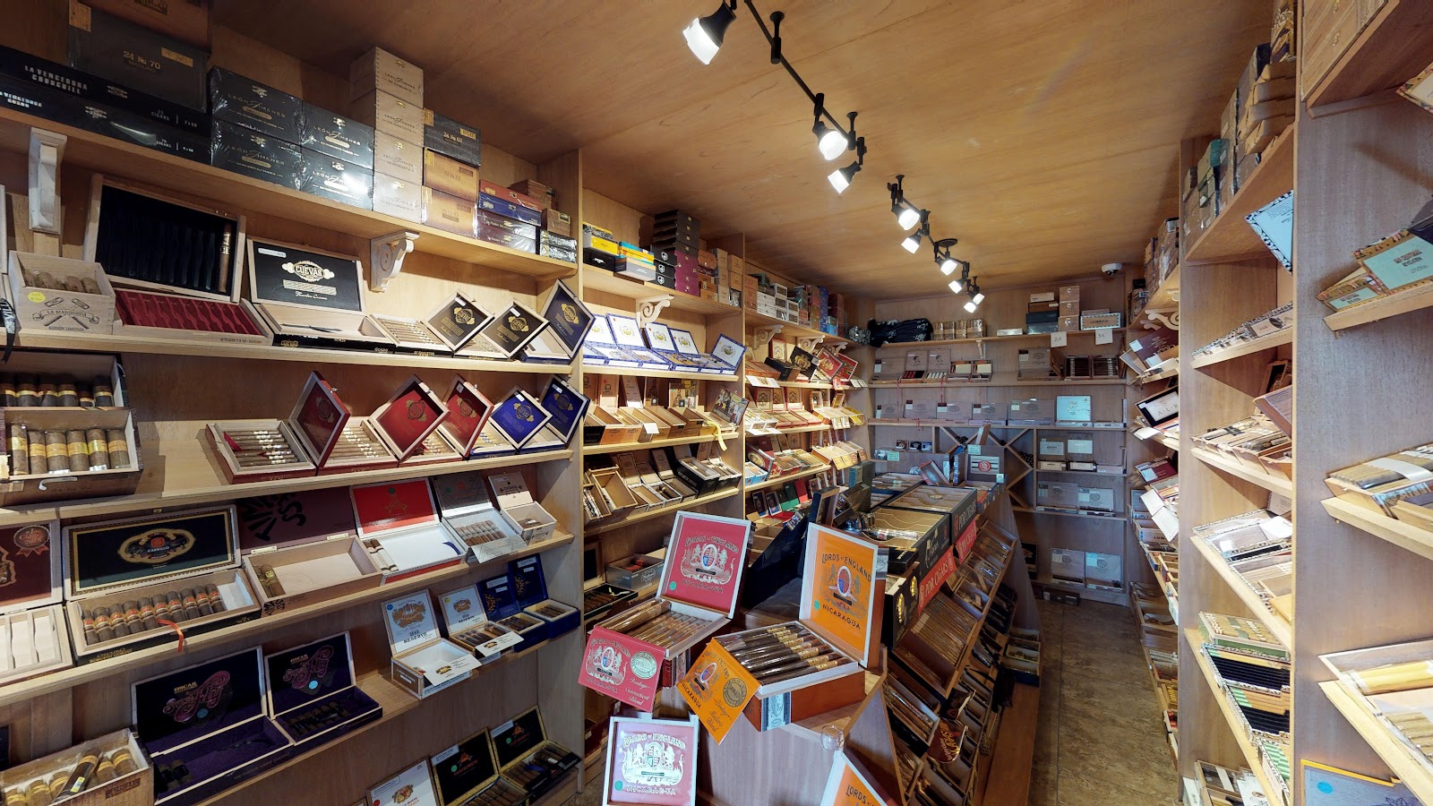 Ashes Cigar and Lounge photo 7