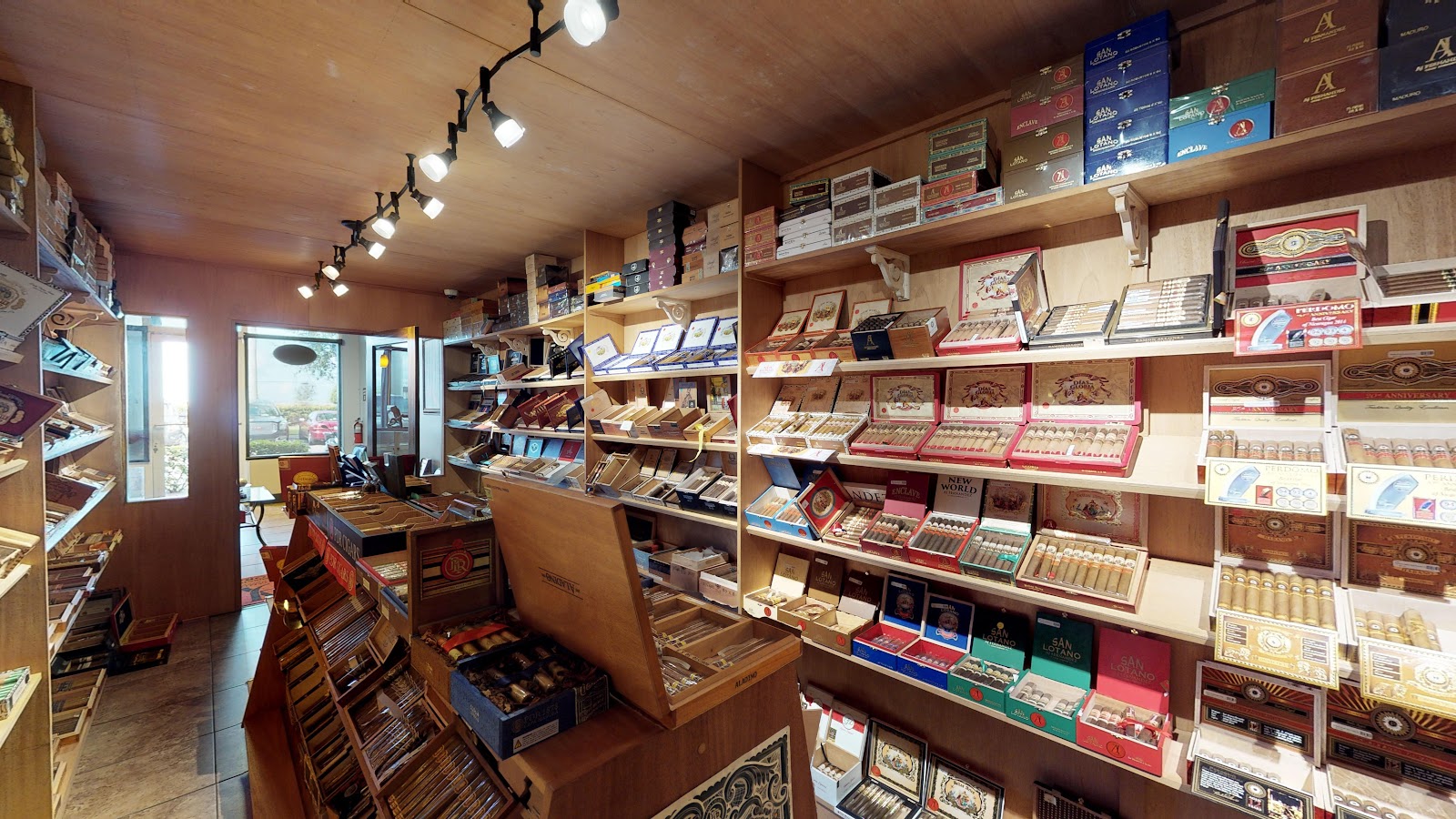 Ashes Cigar and Lounge photo 10