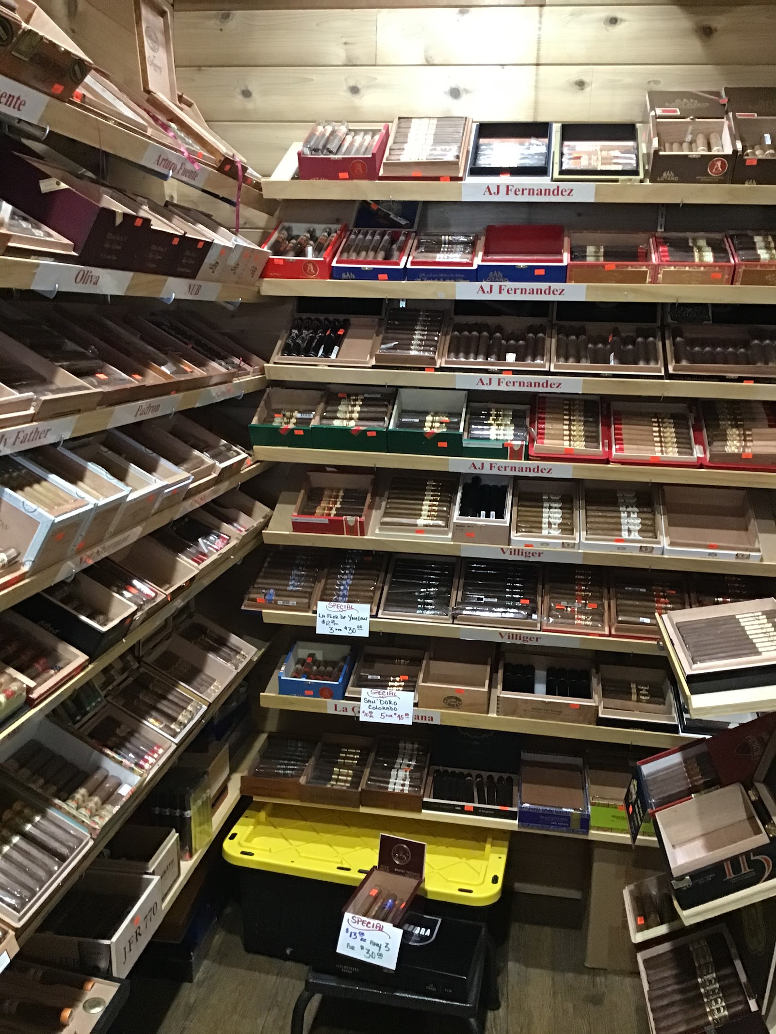 Avenue Cigar Lounge photo 2