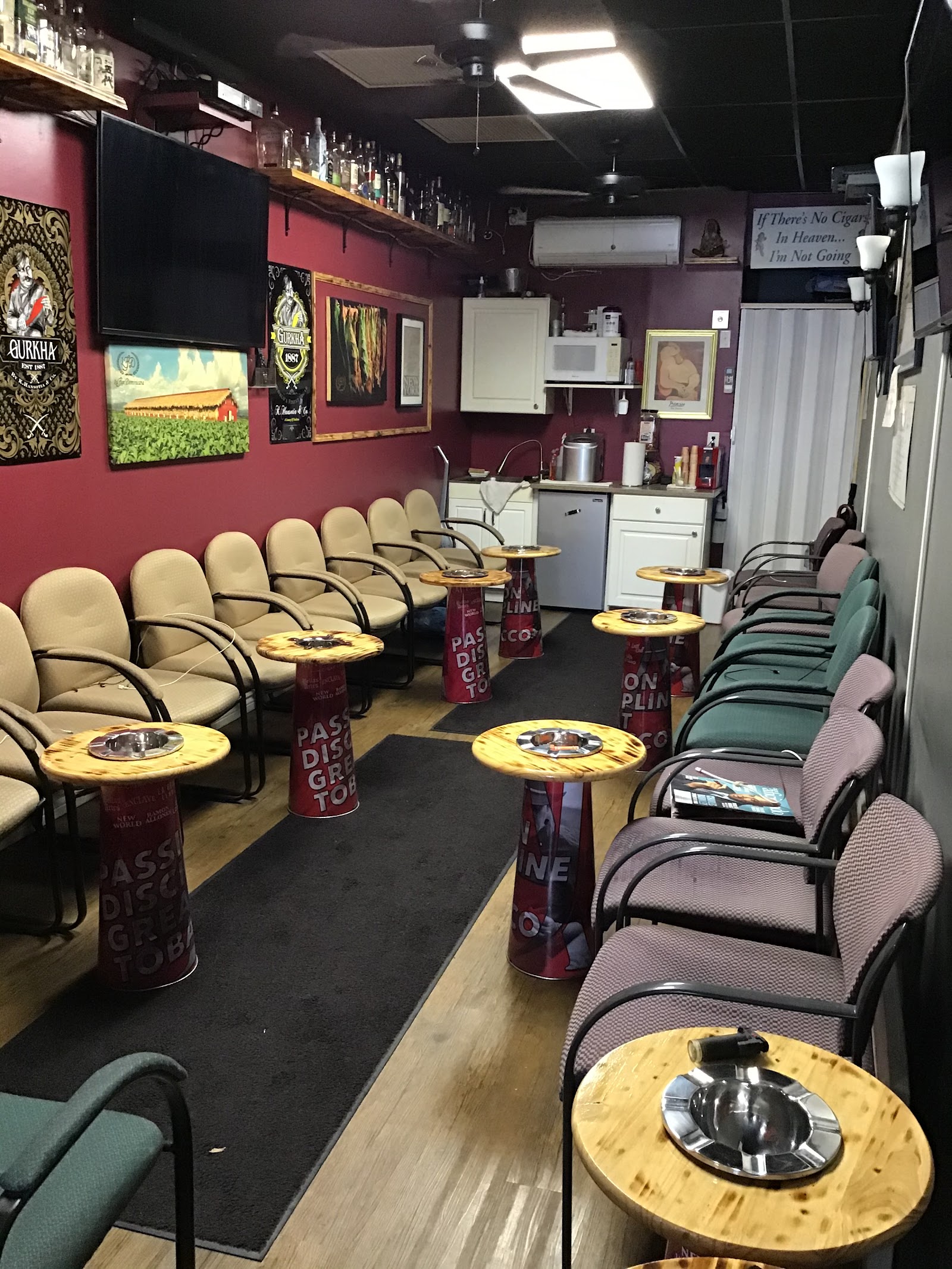 Avenue Cigar Lounge photo 4