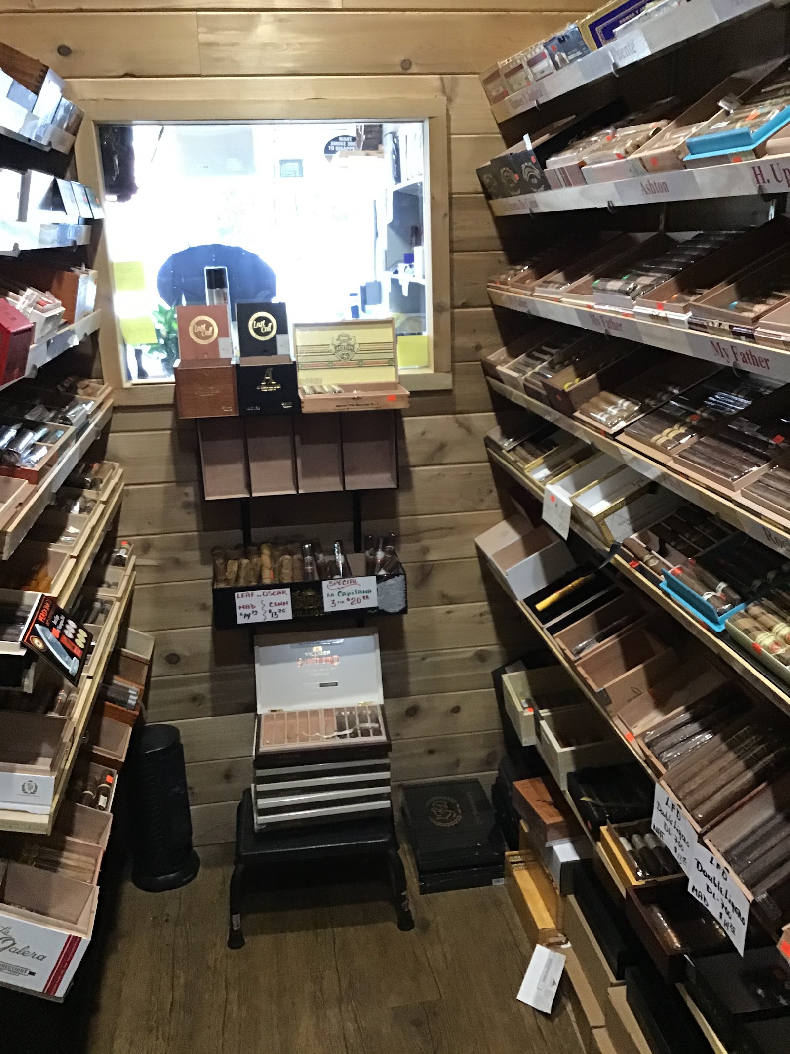 Avenue Cigar Lounge photo 10