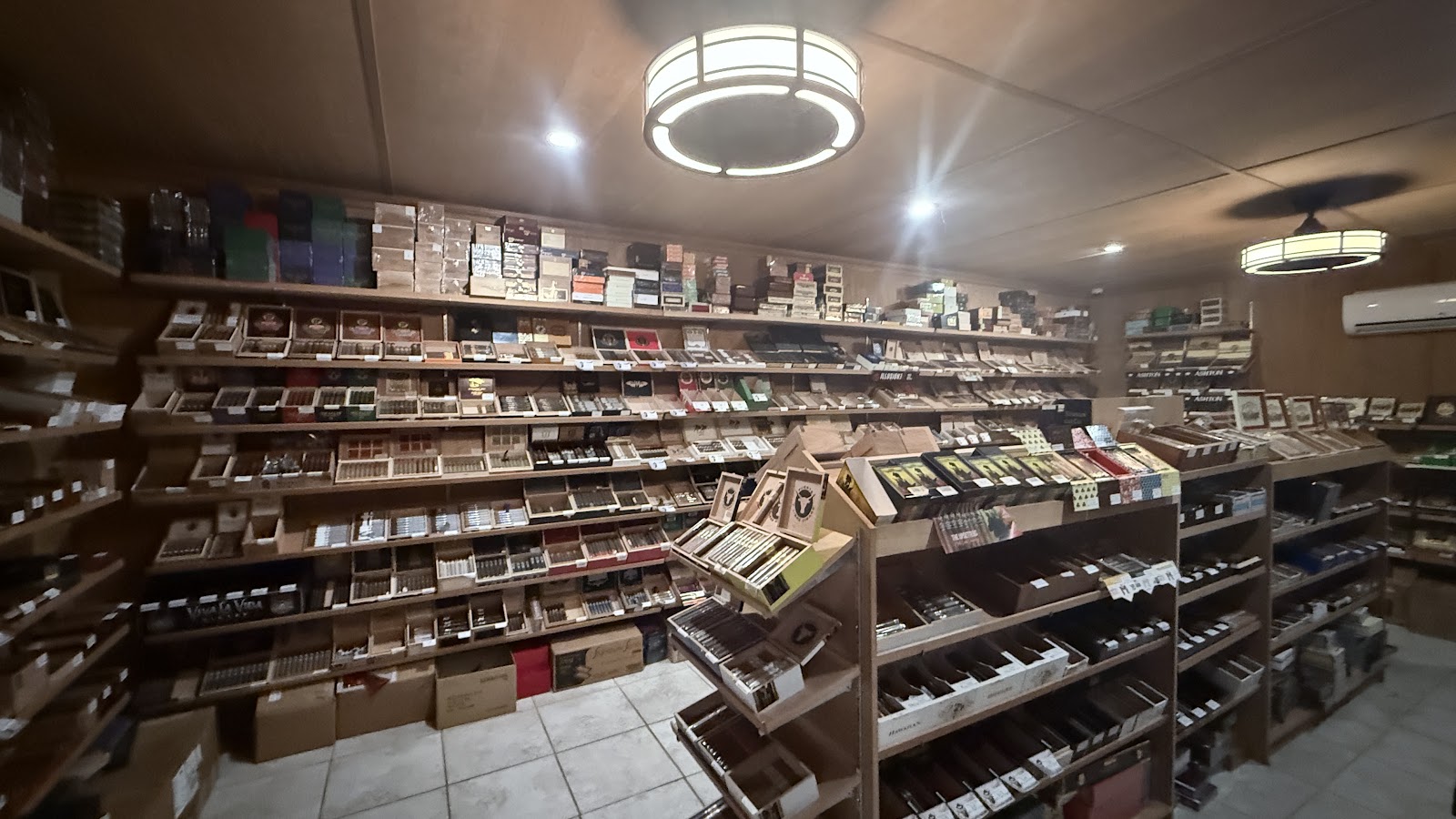 B&G's Cigar Lounge photo 3