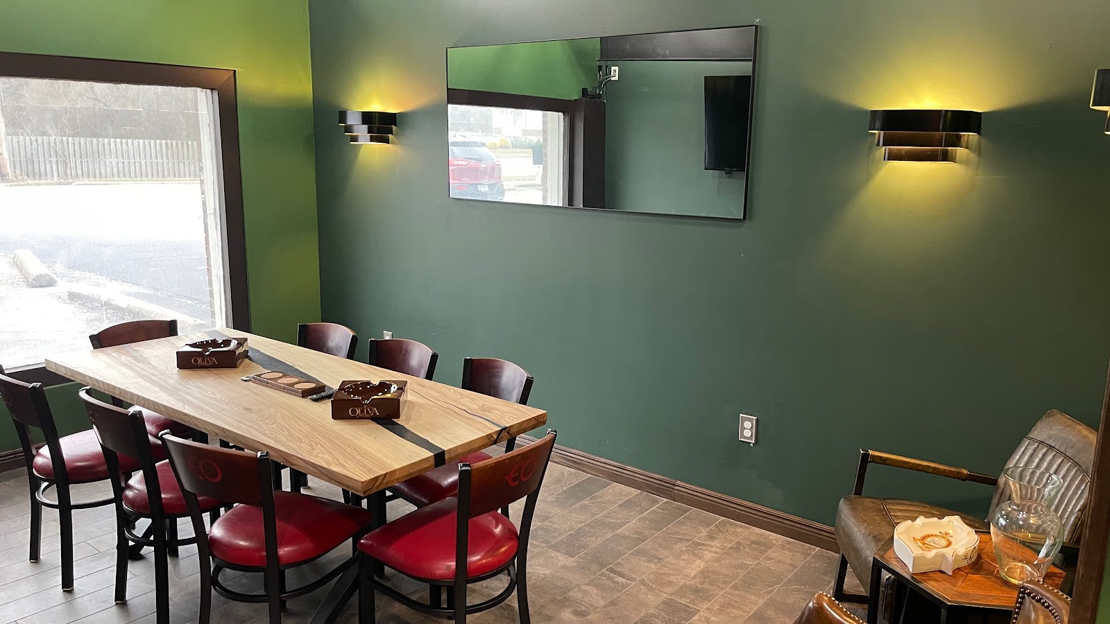B&G's Cigar Lounge photo 6