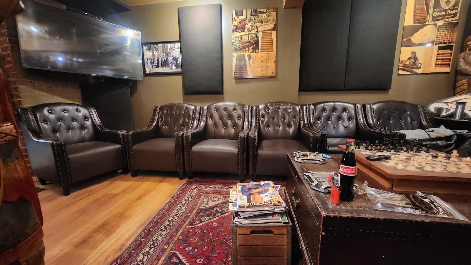 B n B International Cigars & Accessories photo 2