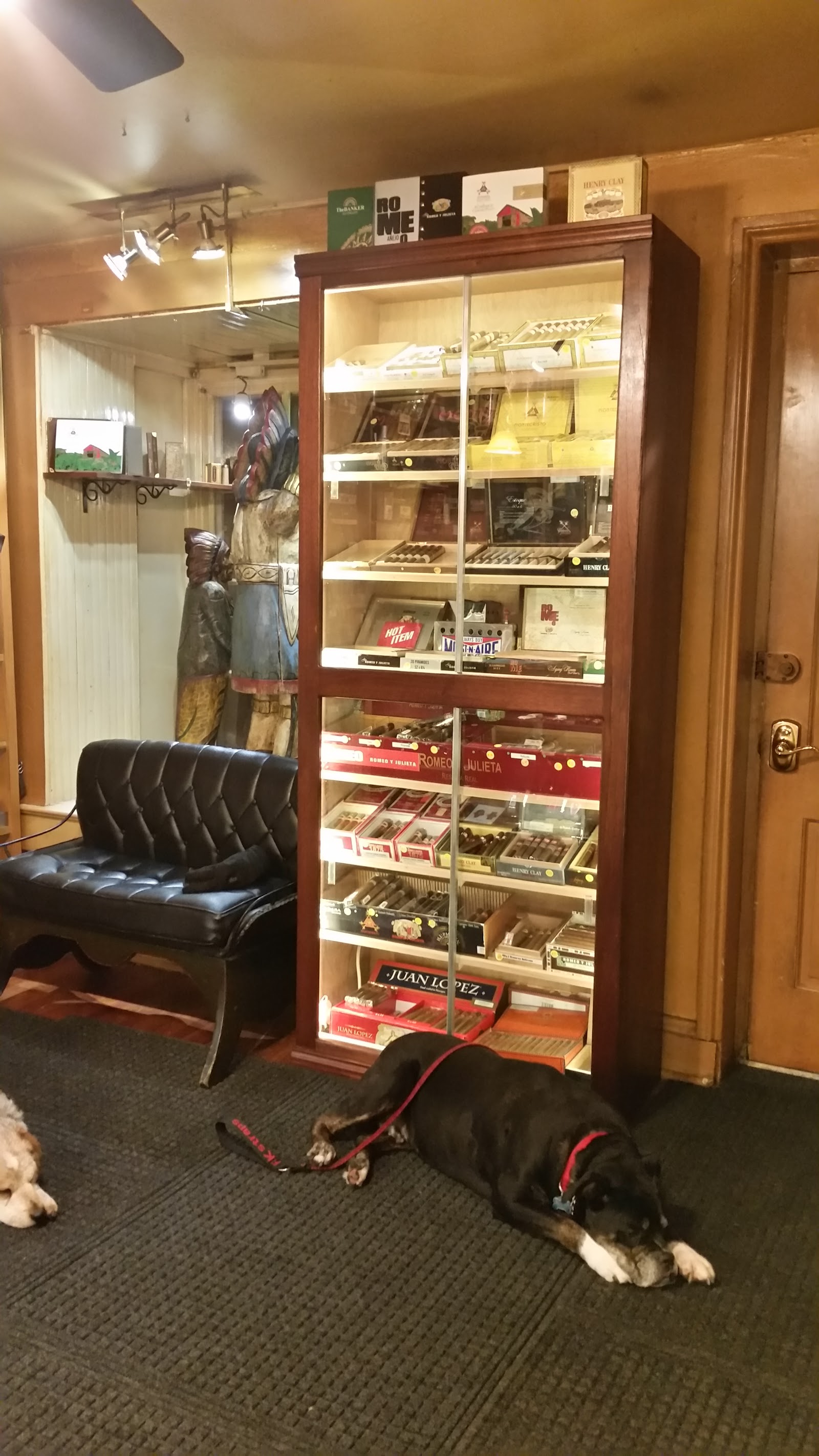 B n B International Cigars & Accessories photo 4