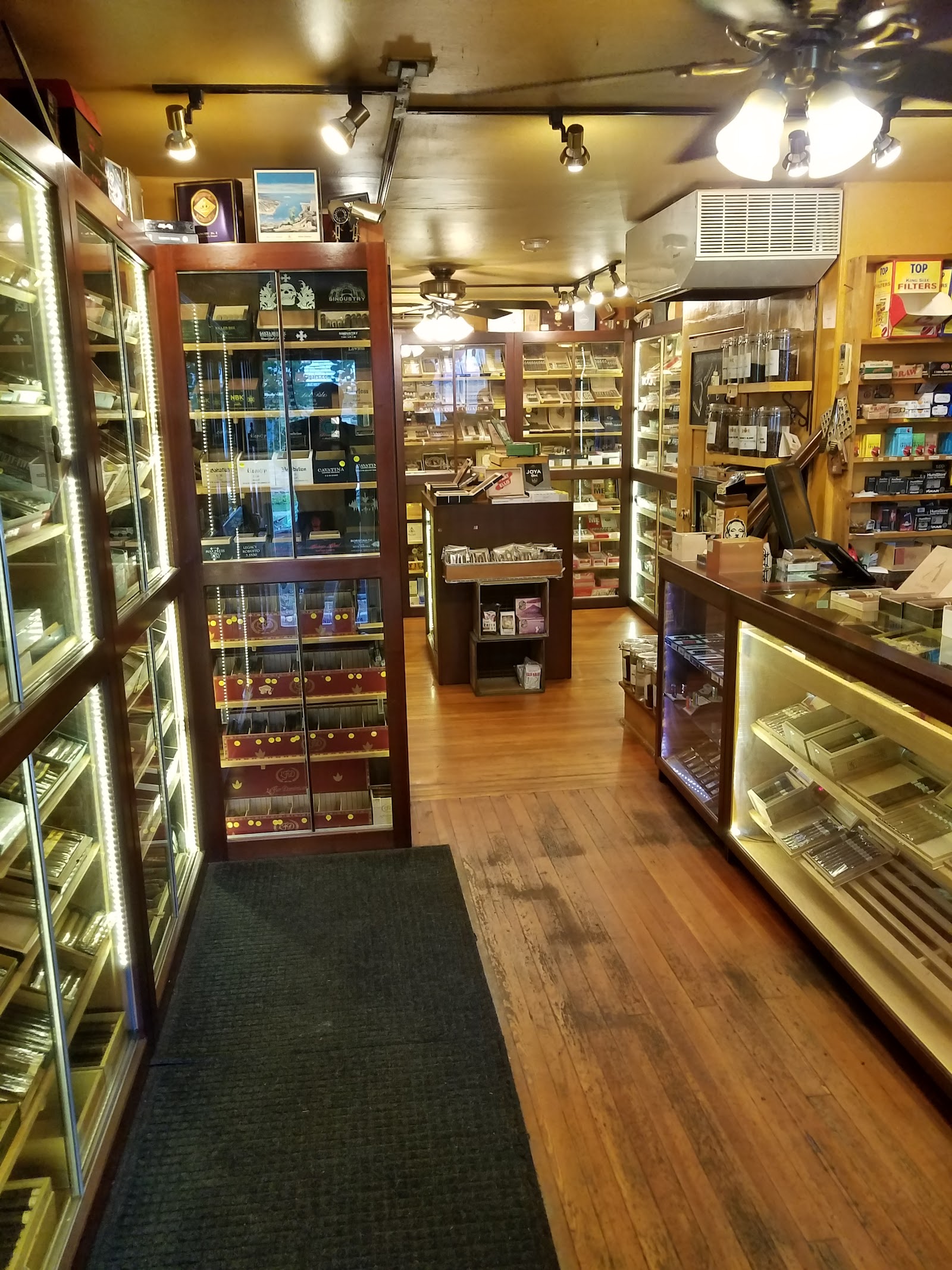 B n B International Cigars & Accessories photo 6