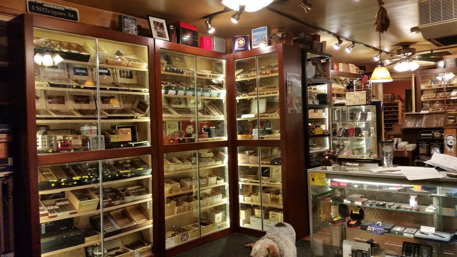B n B International Cigars & Accessories photo 9
