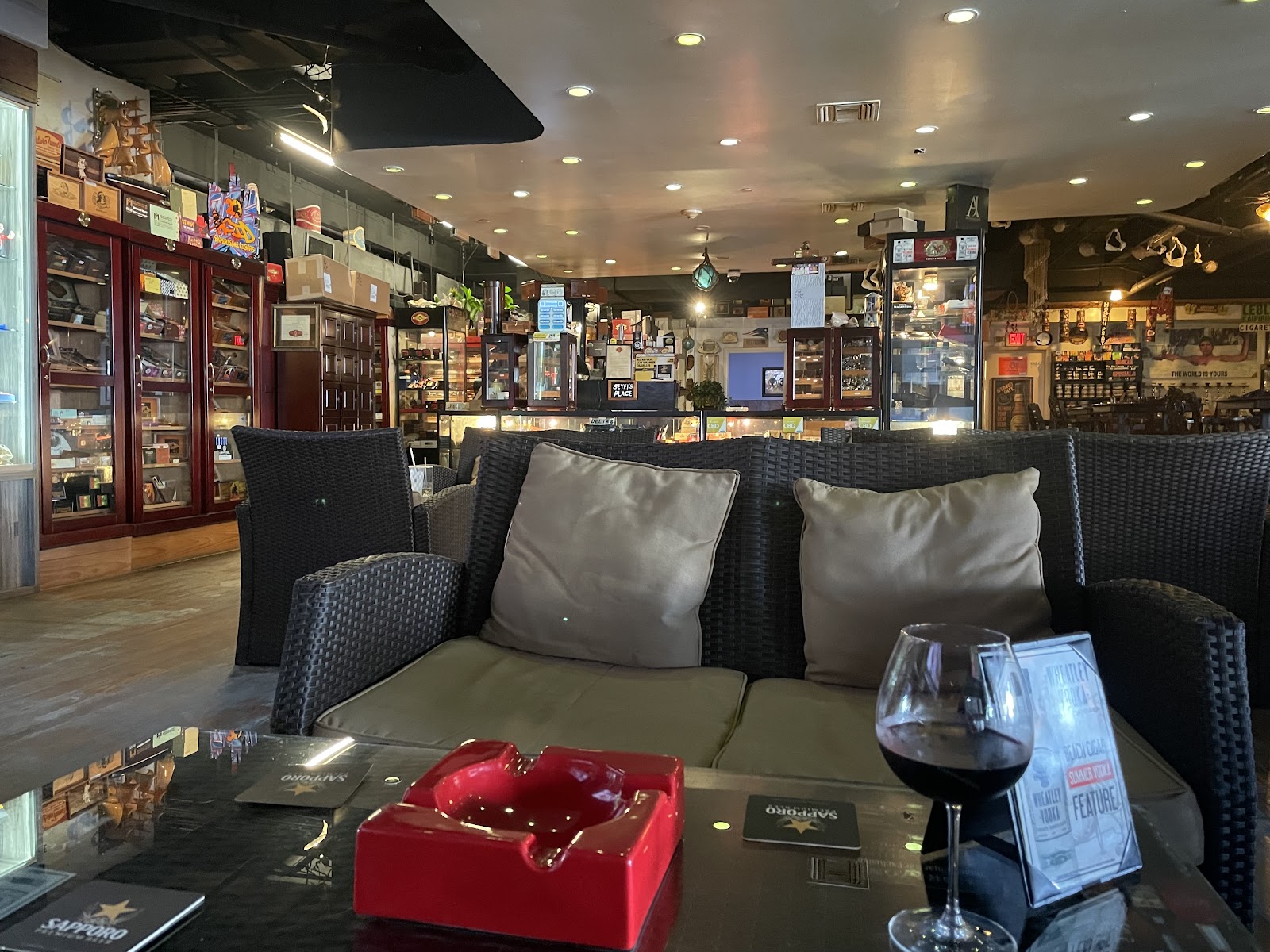 Beach Cigar Bar photo 2