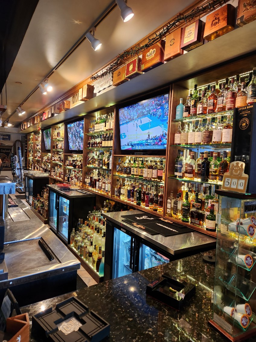 Beach Cigar Bar photo 10