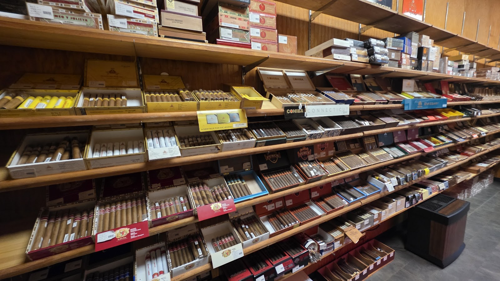 Blue Havana II Cigars & Gifts photo 9