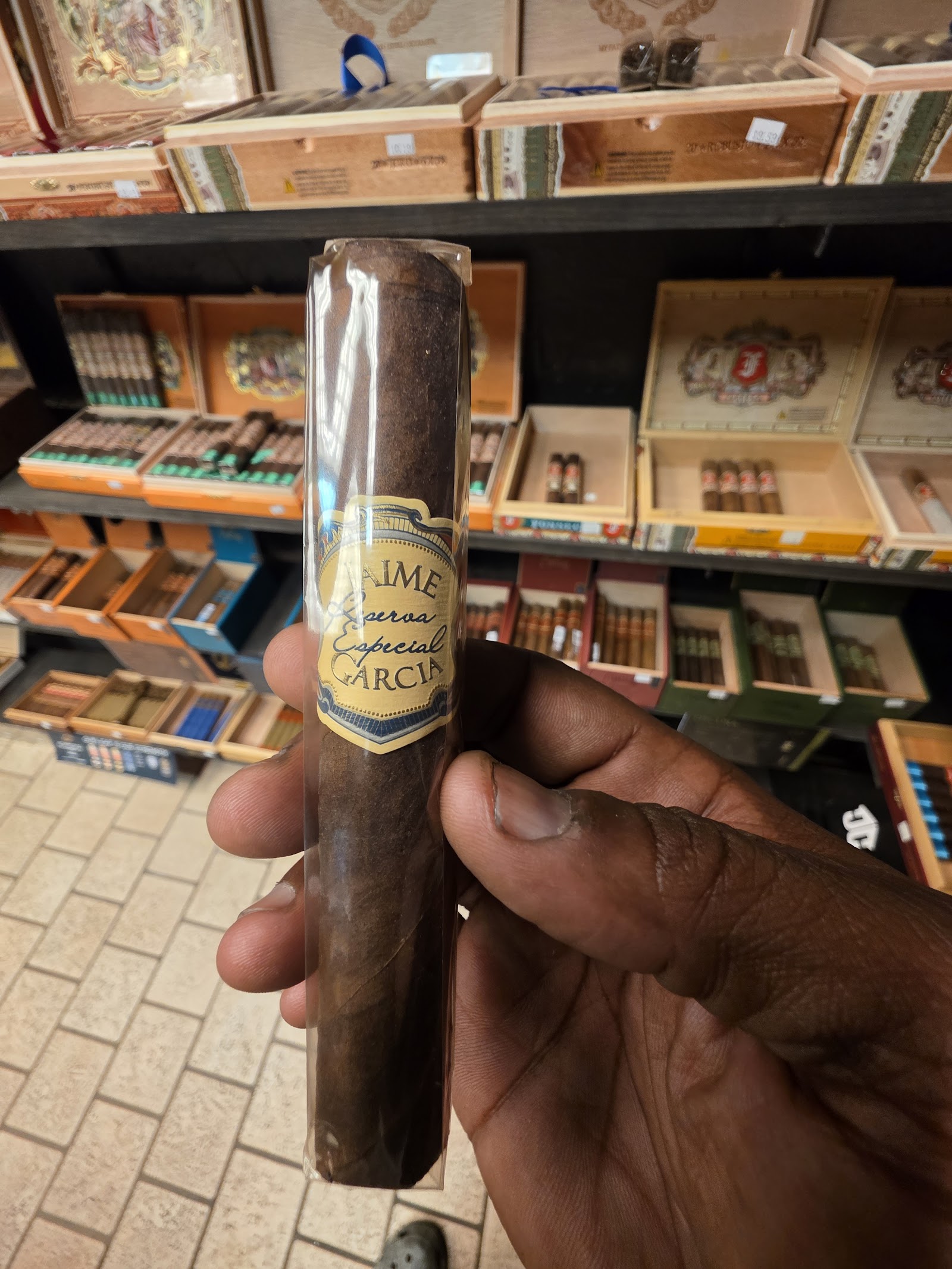 Blue Smoke Cigar photo 3