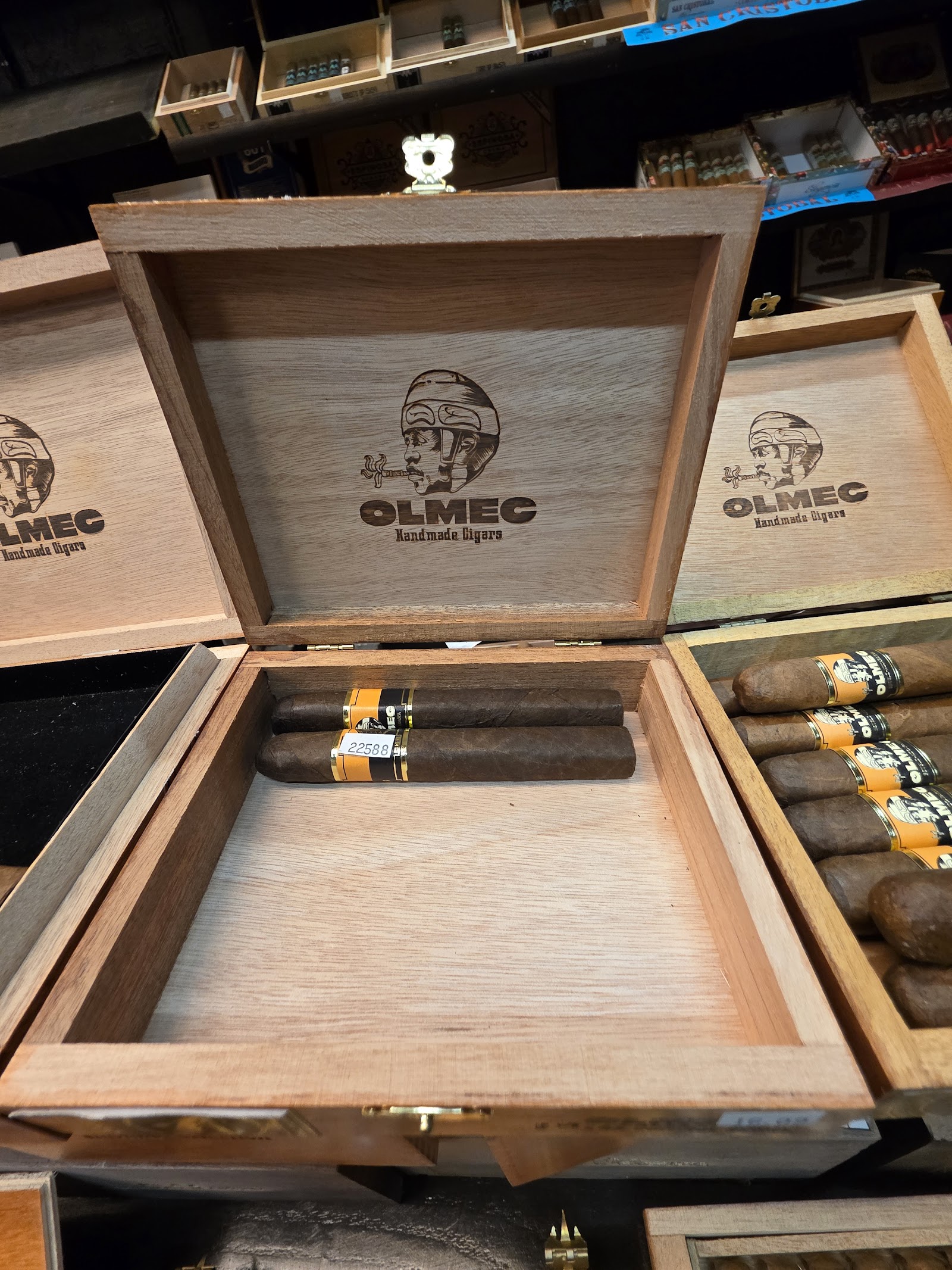 Blue Smoke Cigar photo 4