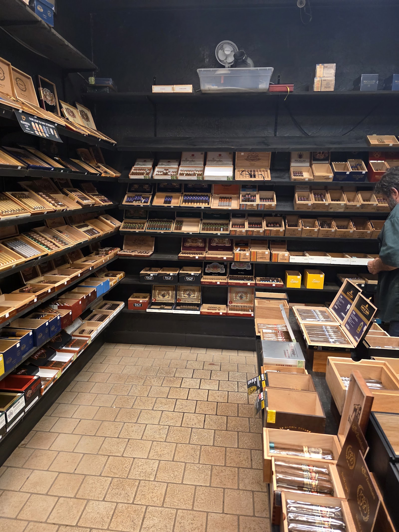 Blue Smoke Cigar photo 8