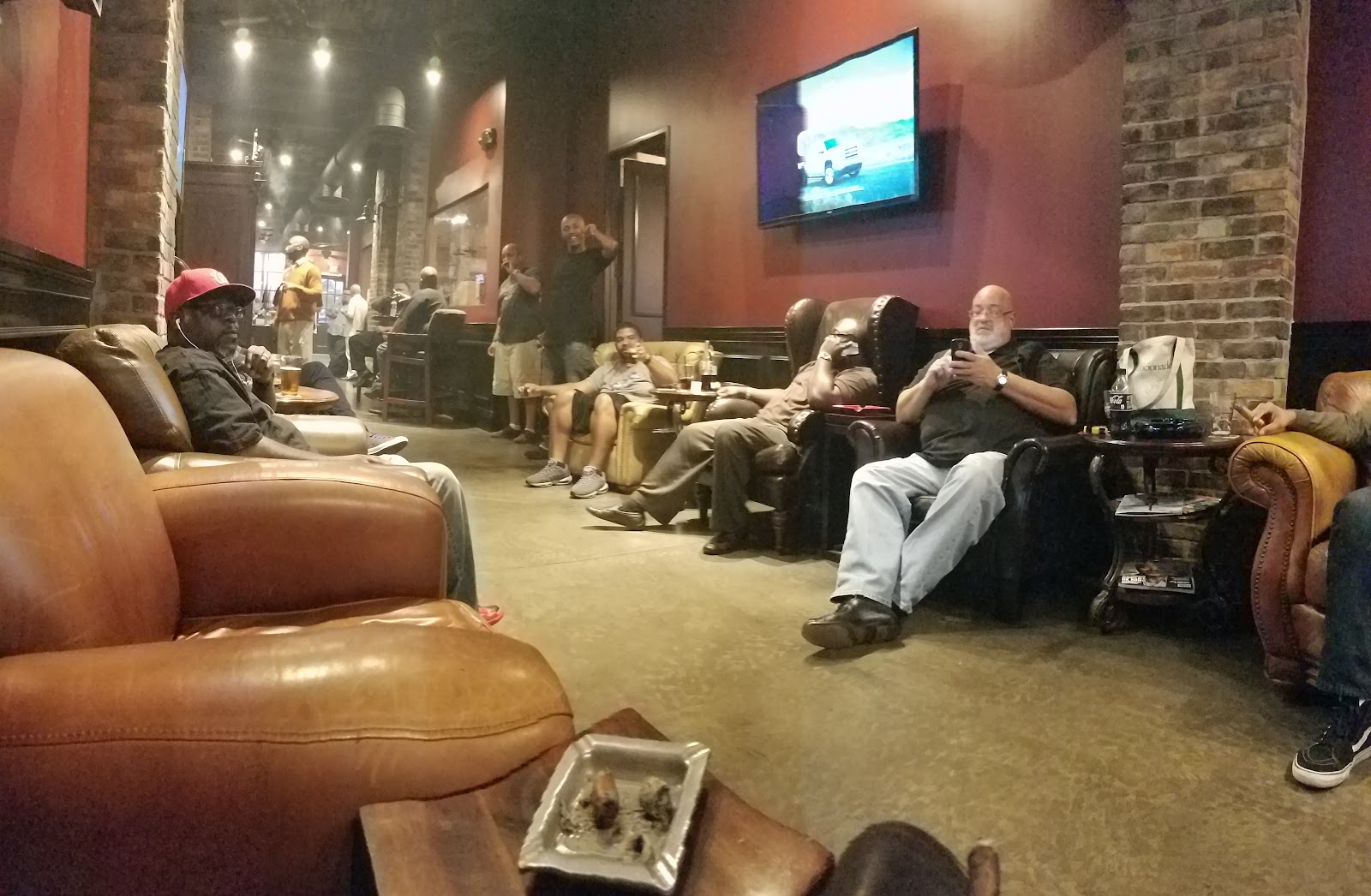 Bo's Cigar Lounge Bellflower photo 4
