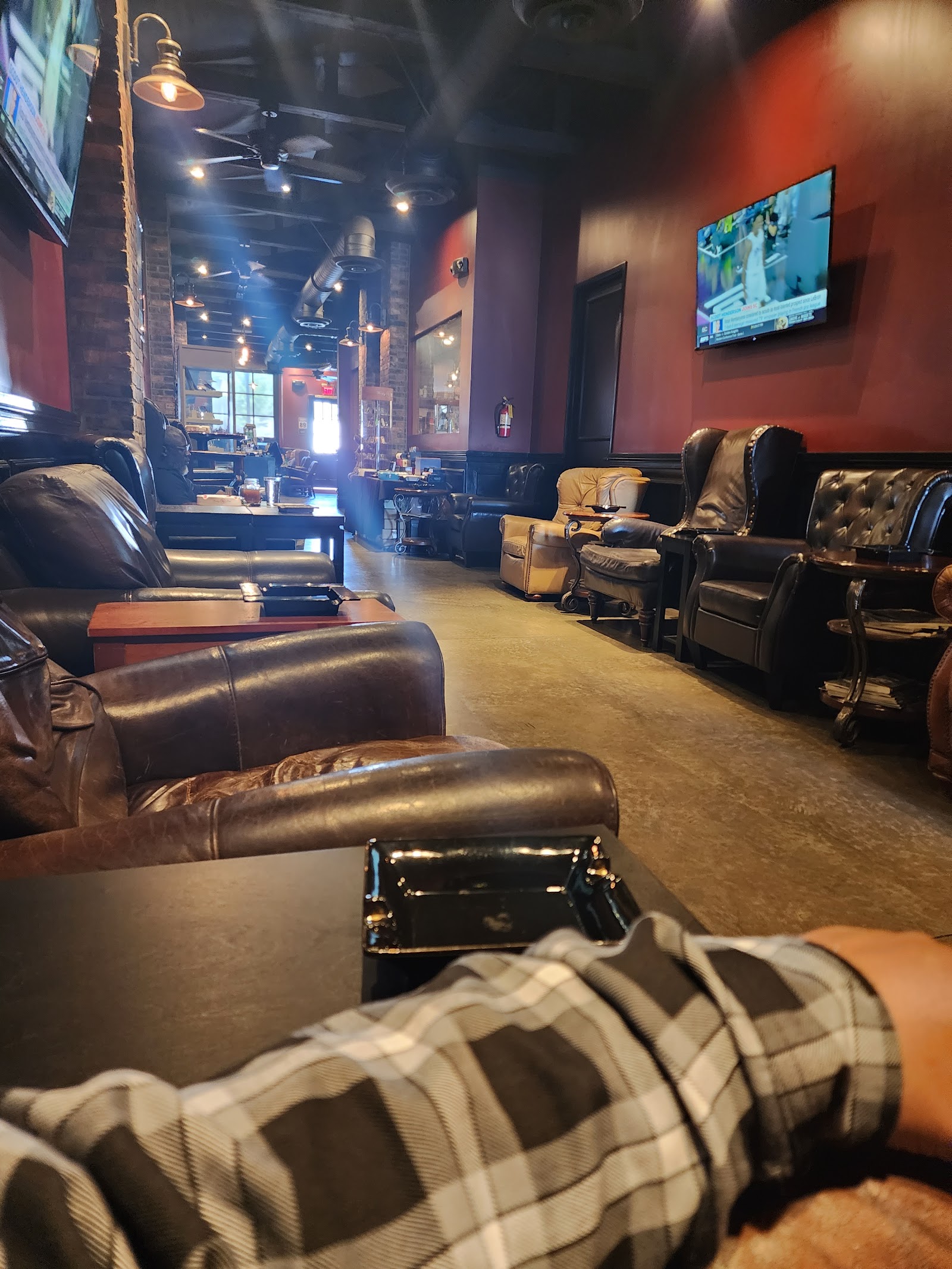 Bo's Cigar Lounge Bellflower photo 10