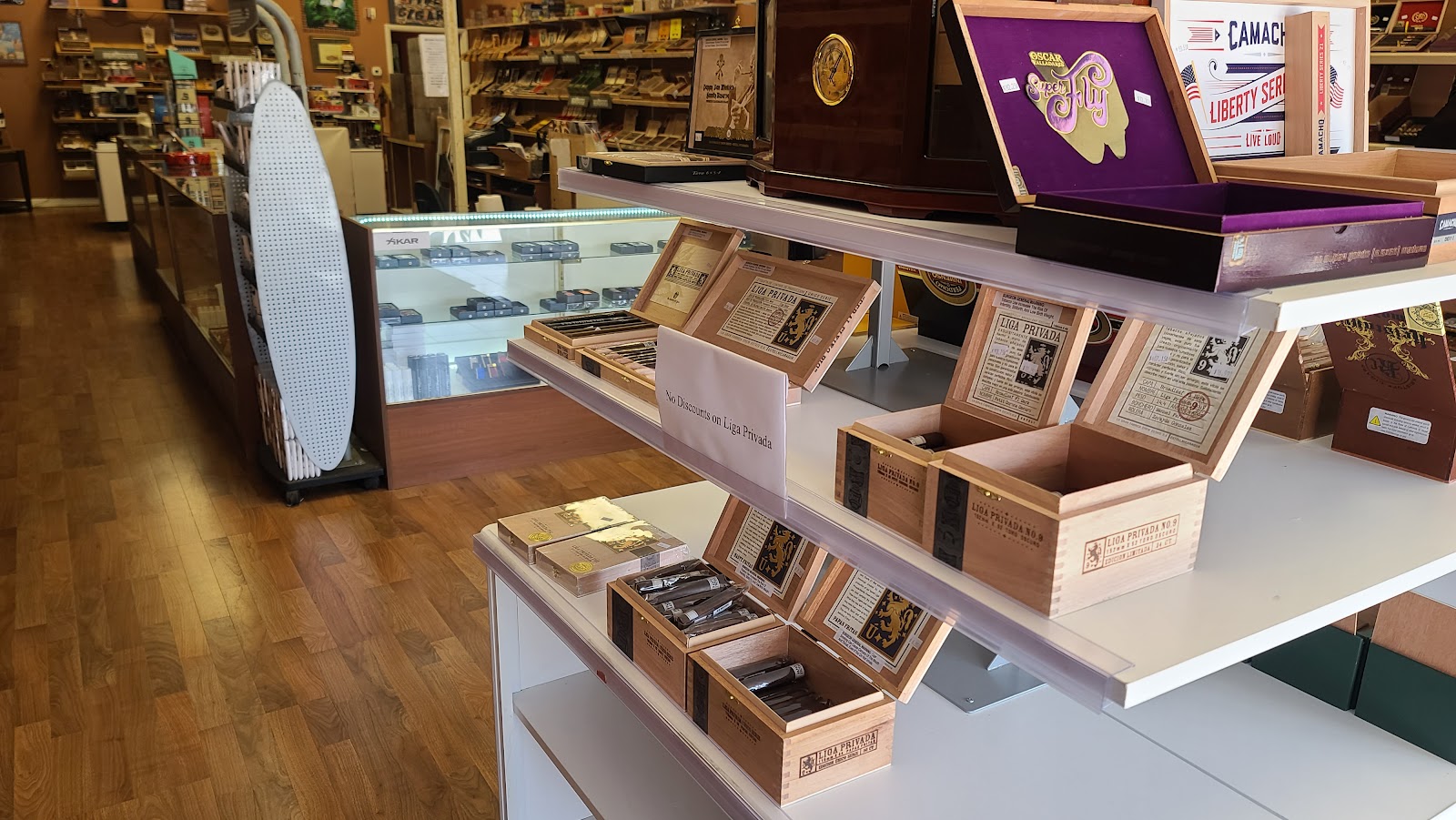 Bonds Fine Cigar Shoppe photo 10