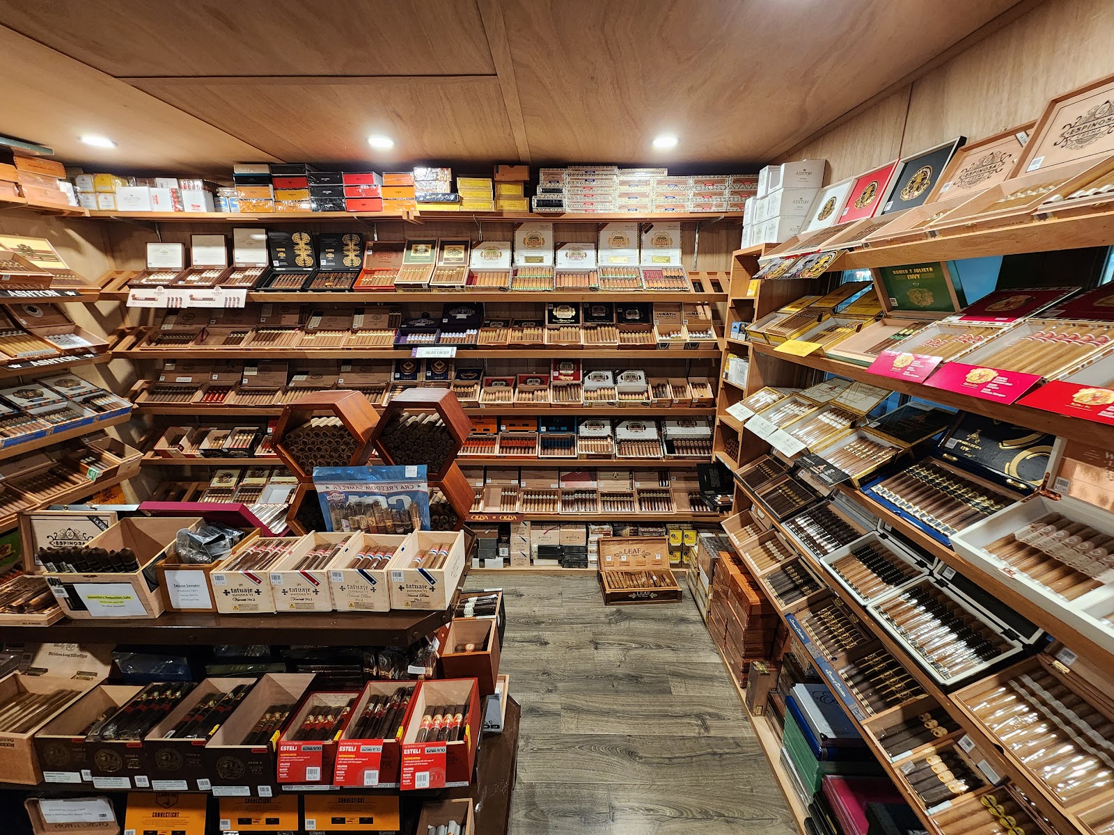 Breakwaters Cigar & Whiskey Lounge LLC photo 2