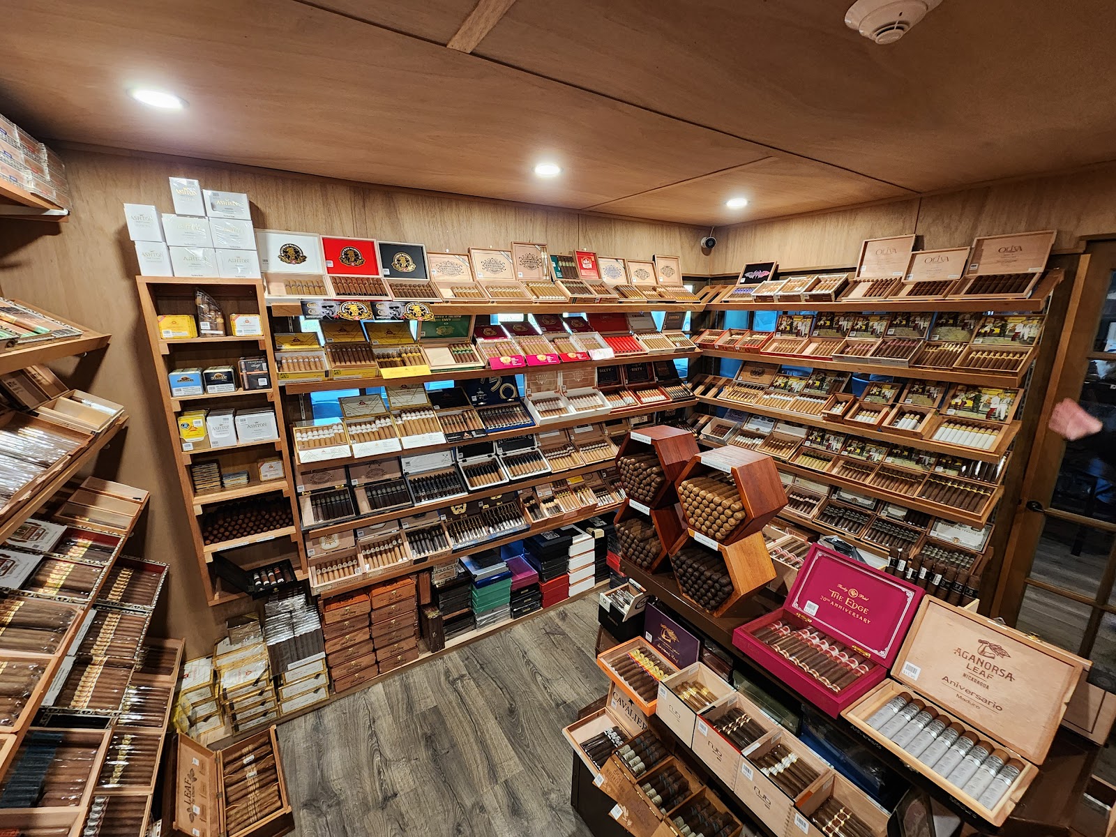 Breakwaters Cigar & Whiskey Lounge LLC photo 5