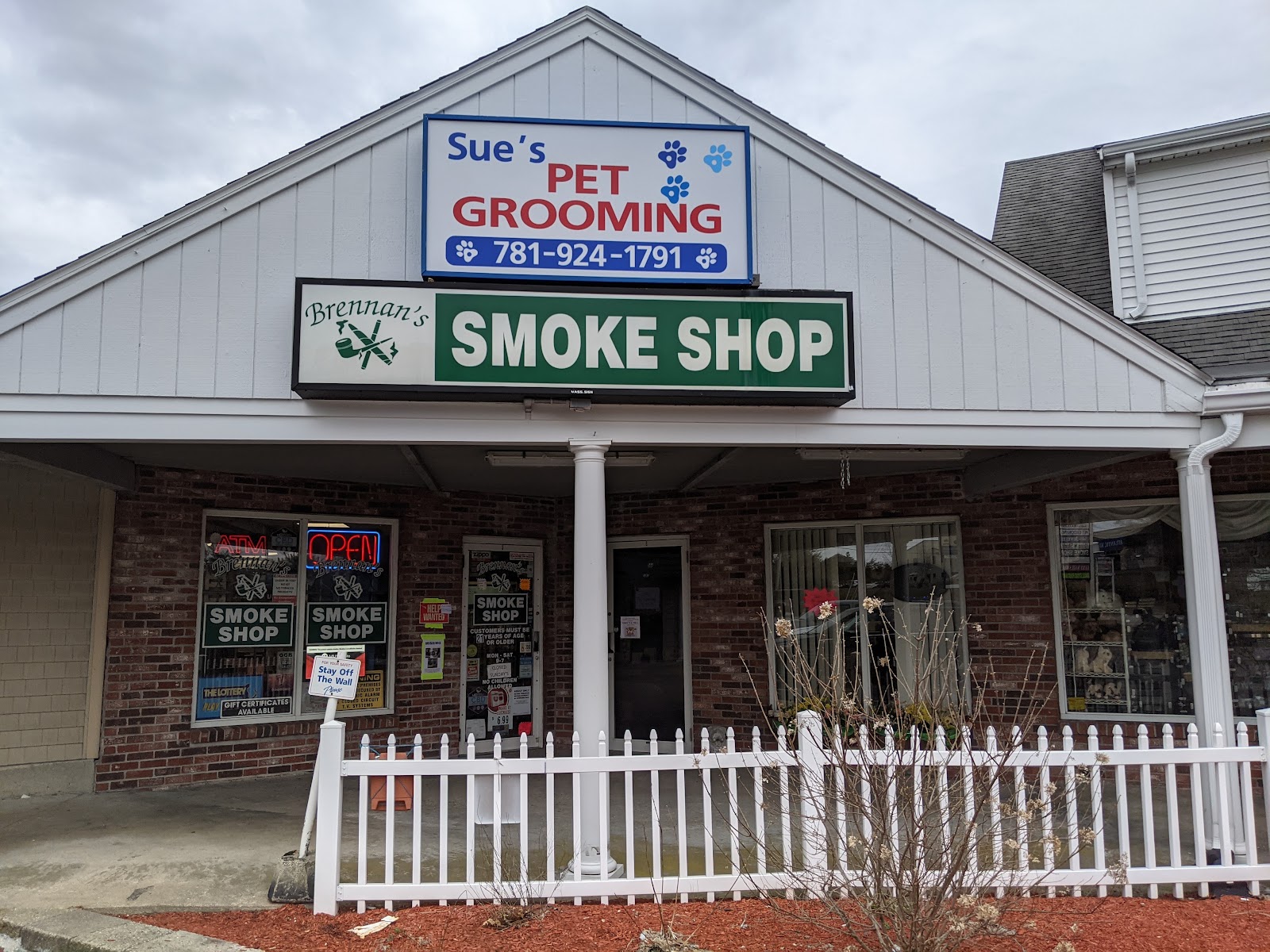 Brennan's Smoke Shop - Pembroke photo 9