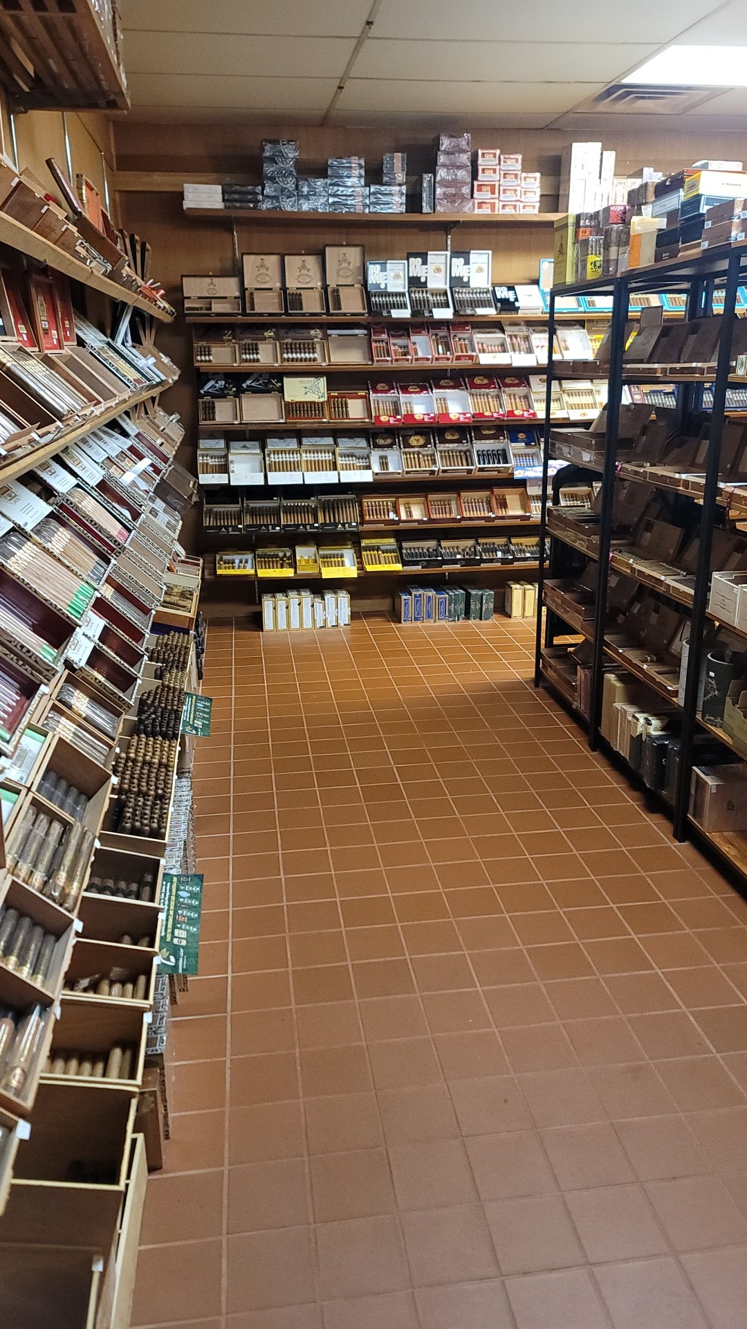 Briar and Leaf LLC dba Ted's Tobacco Omaha photo 5
