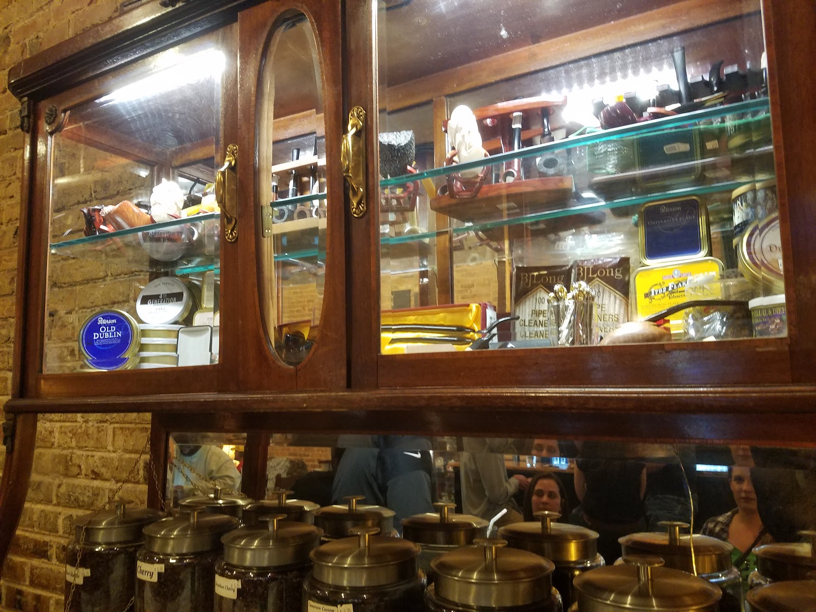 Cameroon Cigar Lounge photo 3