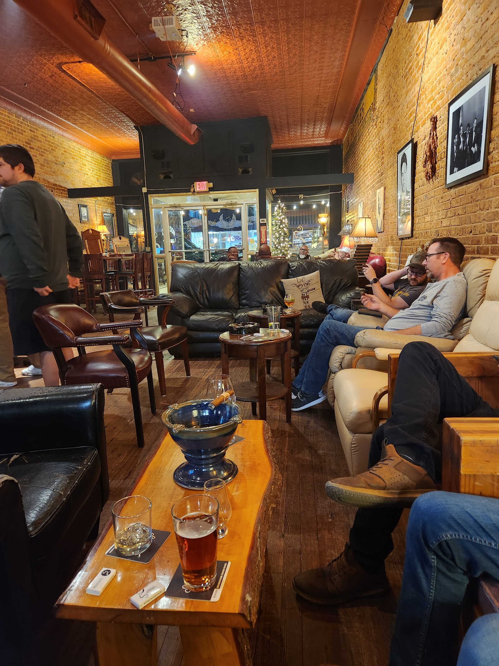Cameroon Cigar Lounge photo 5