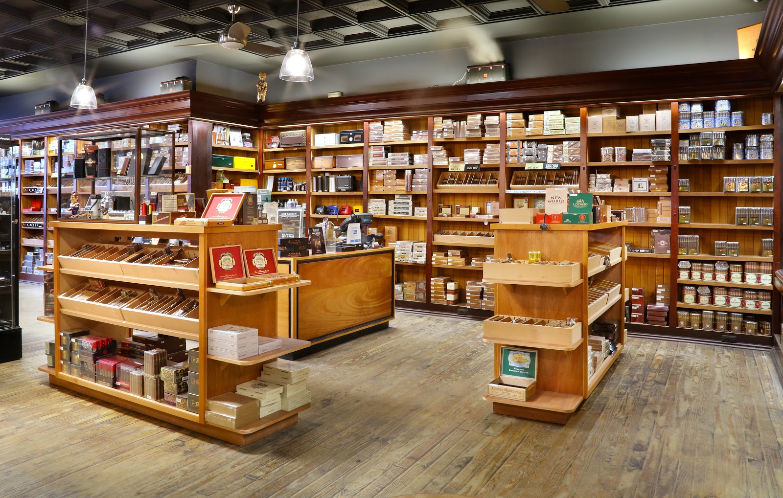 Casa de Montecristo by JR Cigar - Southfield photo 2
