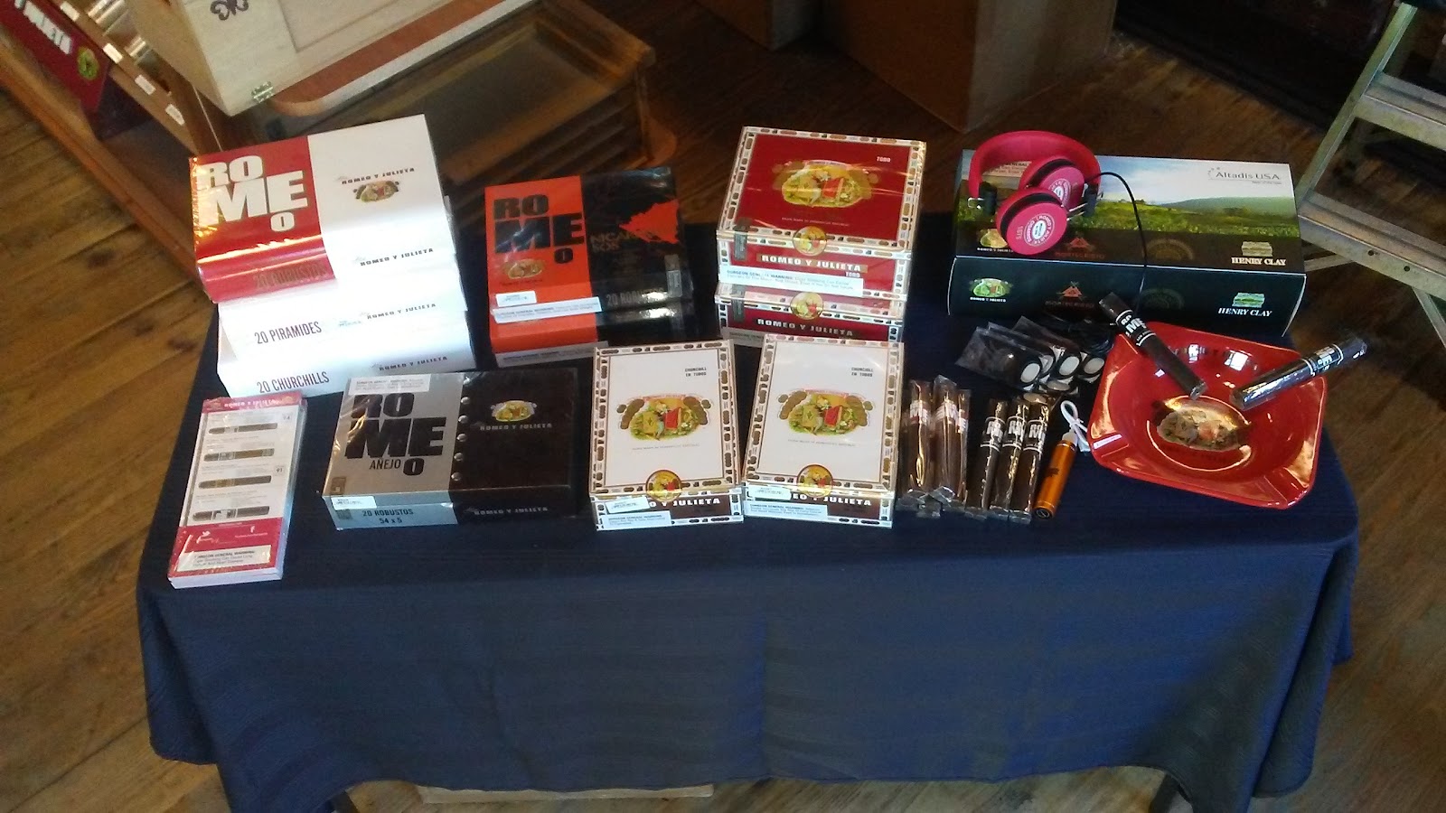 Casa de Montecristo by JR Cigar - Southfield photo 6