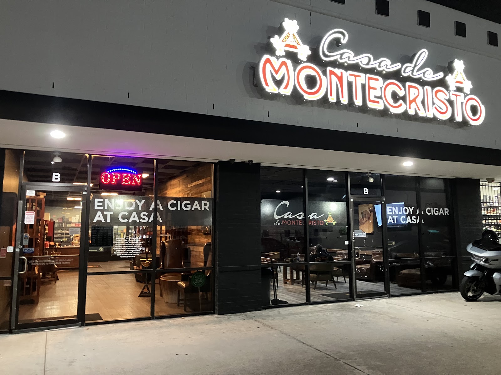 Casa de Montecristo by Serious Cigars (JFK Blvd)