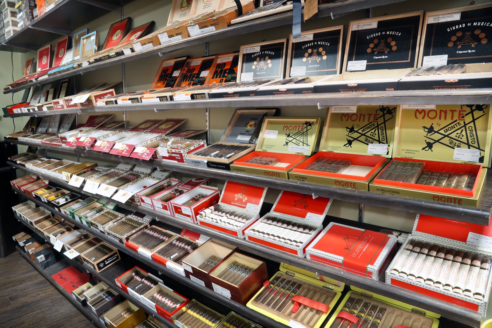 Casa de Montecristo by Serious Cigars (JFK Blvd) photo 2