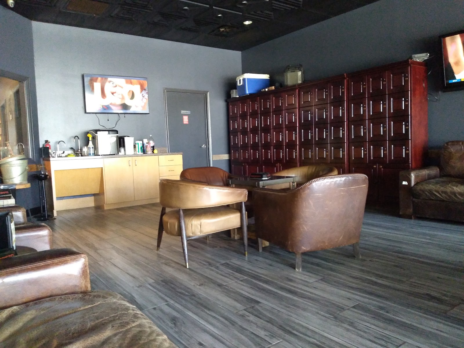 Casa de Montecristo by Serious Cigars (JFK Blvd) photo 3