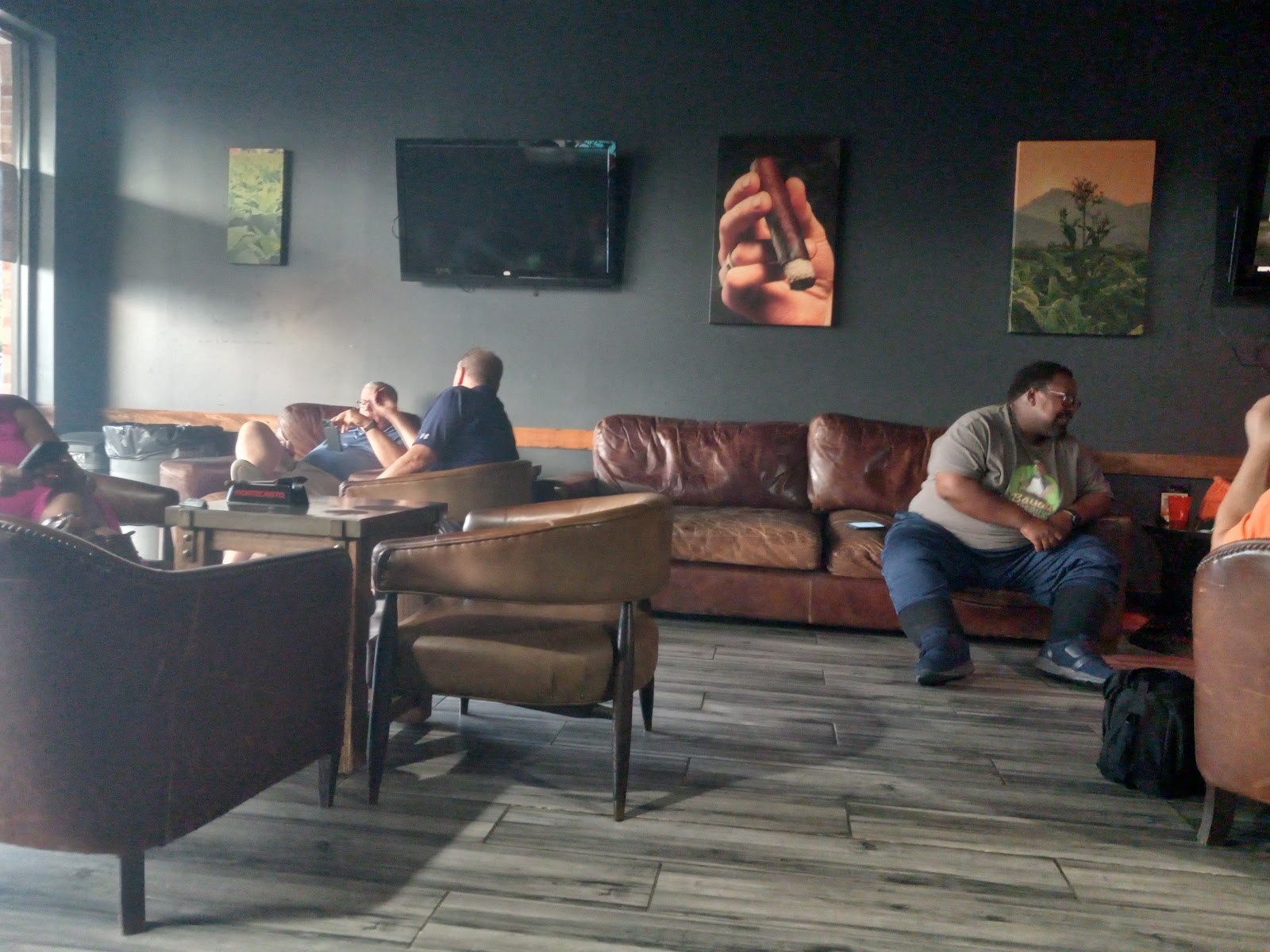 Casa de Montecristo by Serious Cigars (JFK Blvd) photo 4