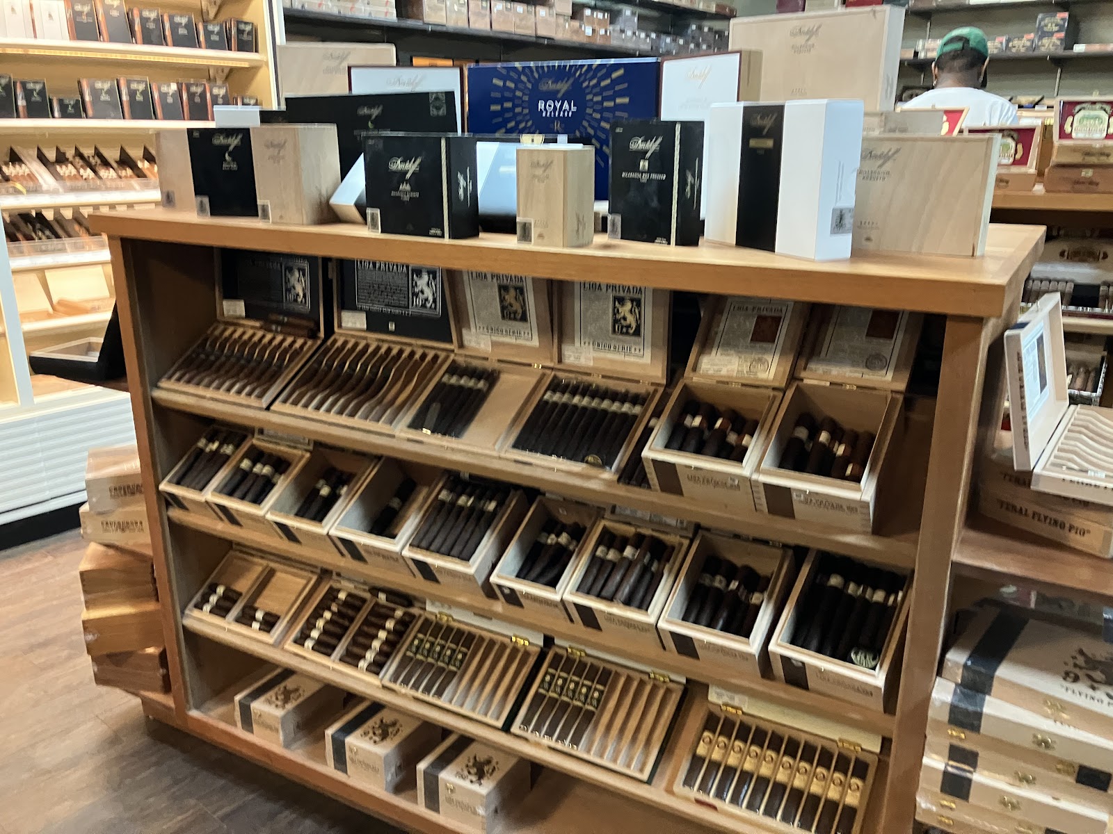 Casa de Montecristo by Serious Cigars (JFK Blvd) photo 9