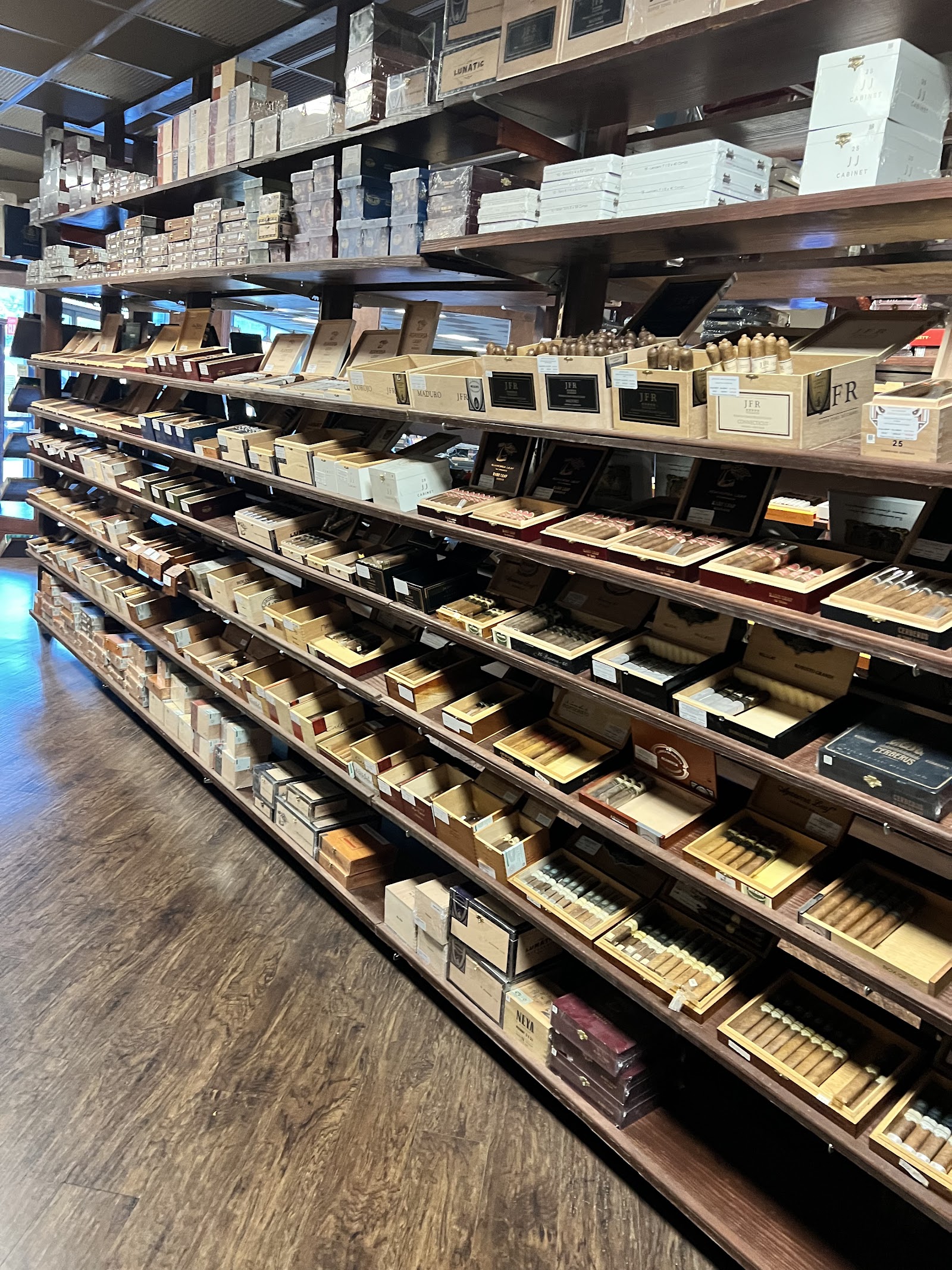 Casa de Montecristo by Serious Cigars (West Loop) photo 9