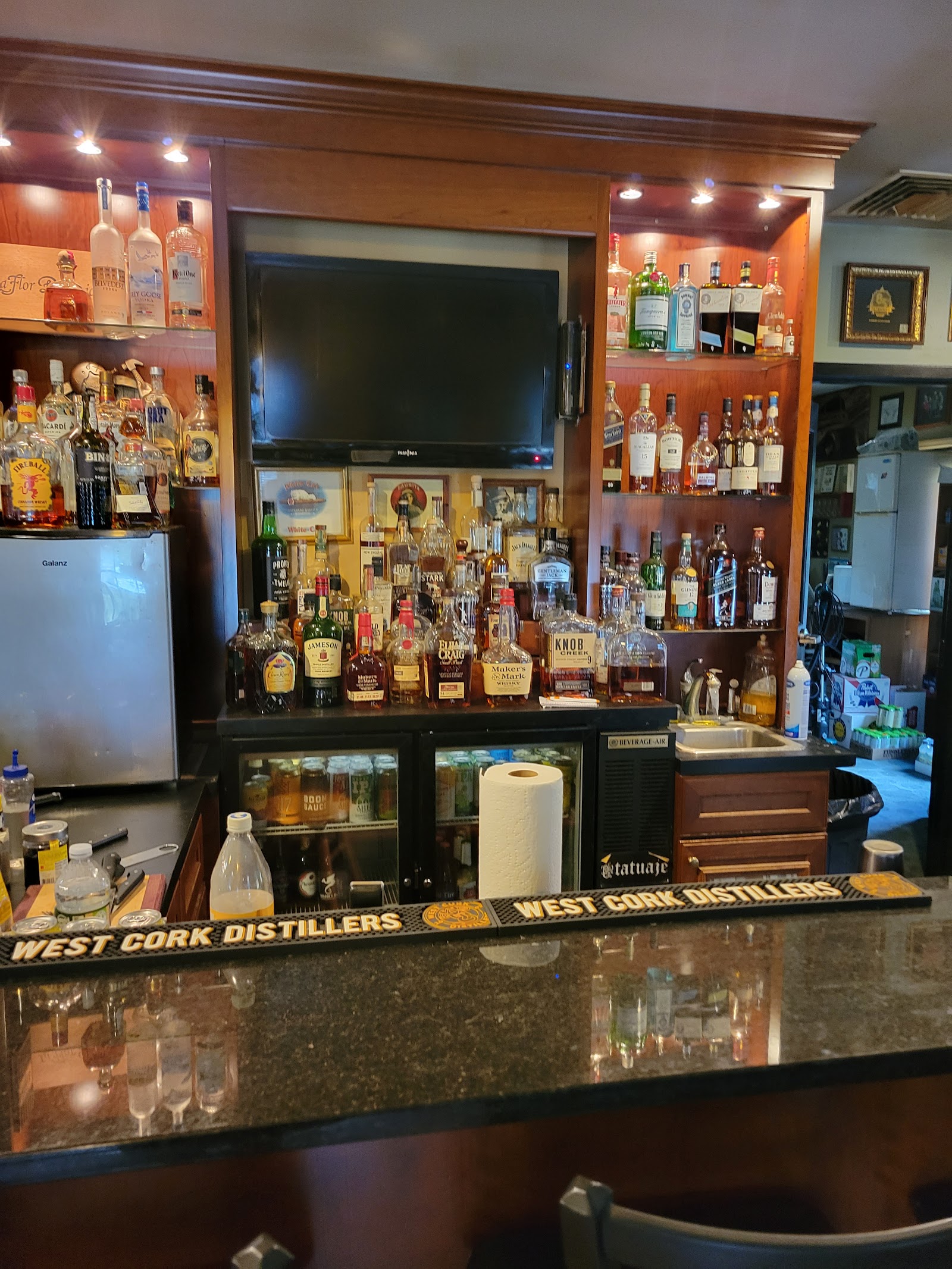 Castros Cigar Lounge LLC photo 2